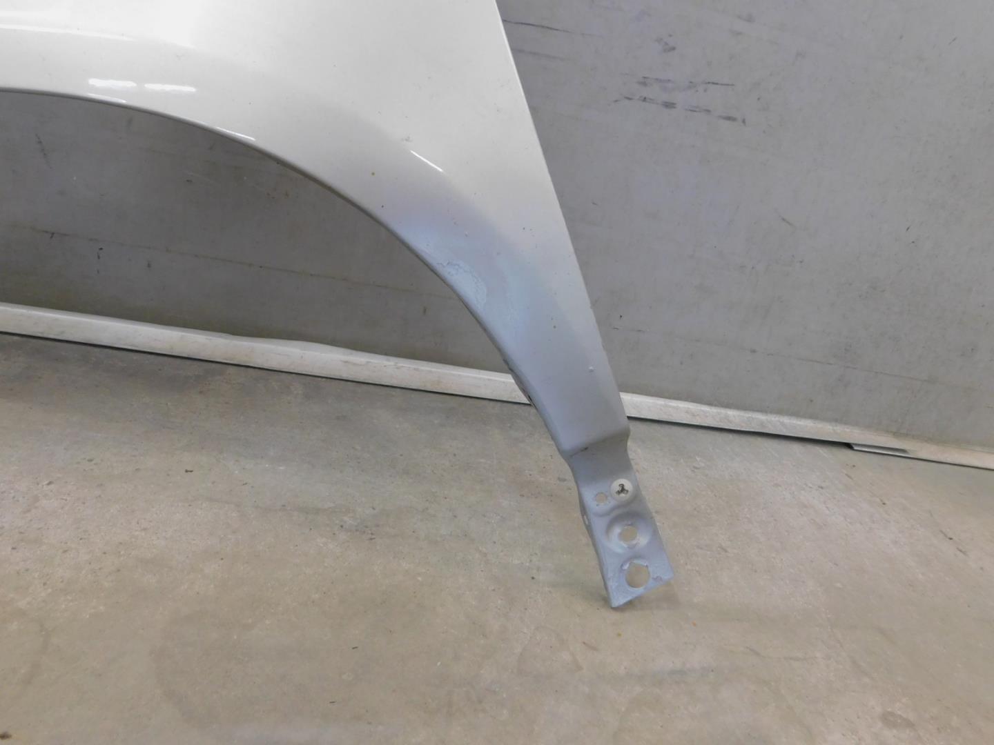 Крыло переднее левое