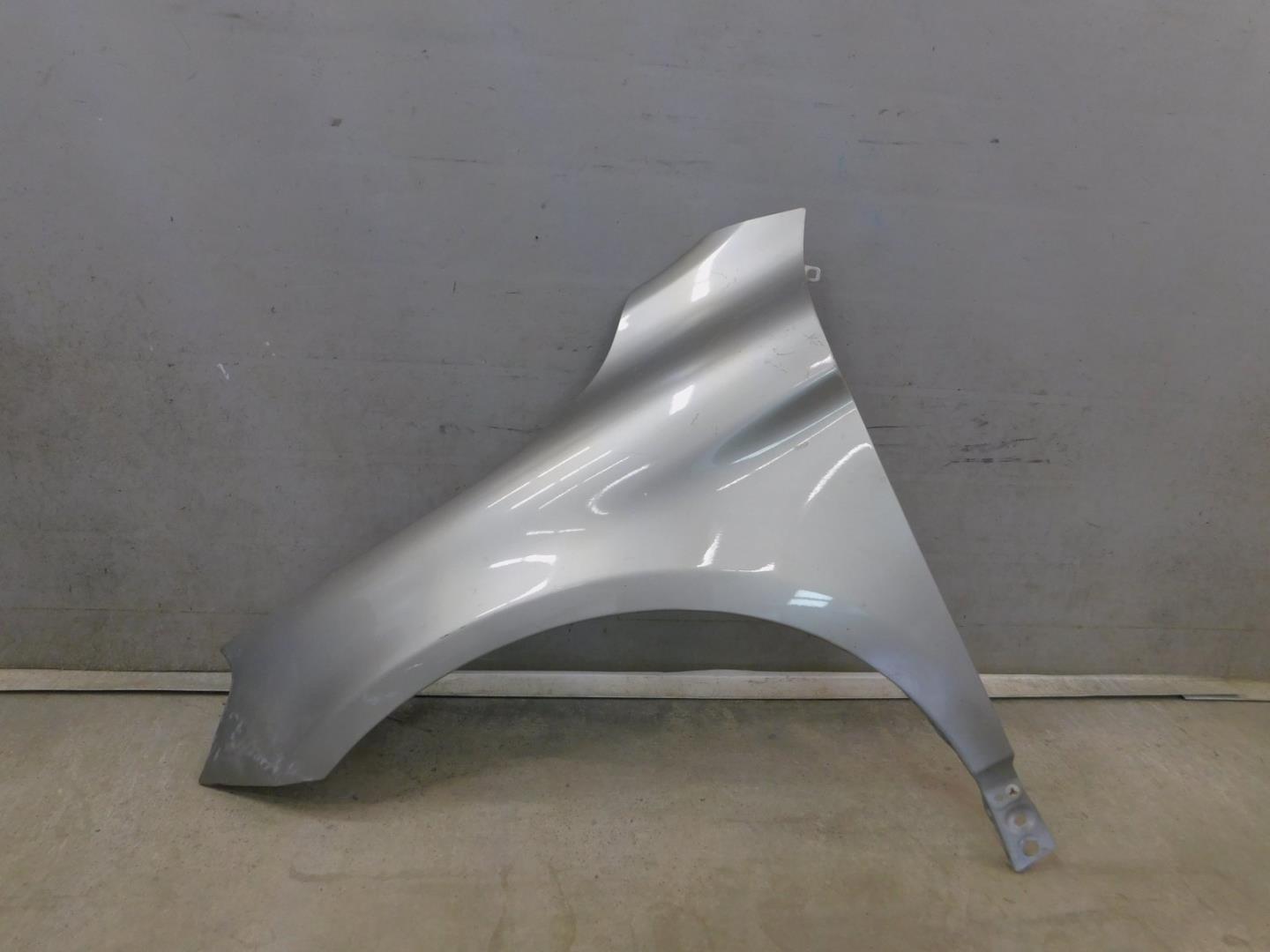 Крыло переднее левое