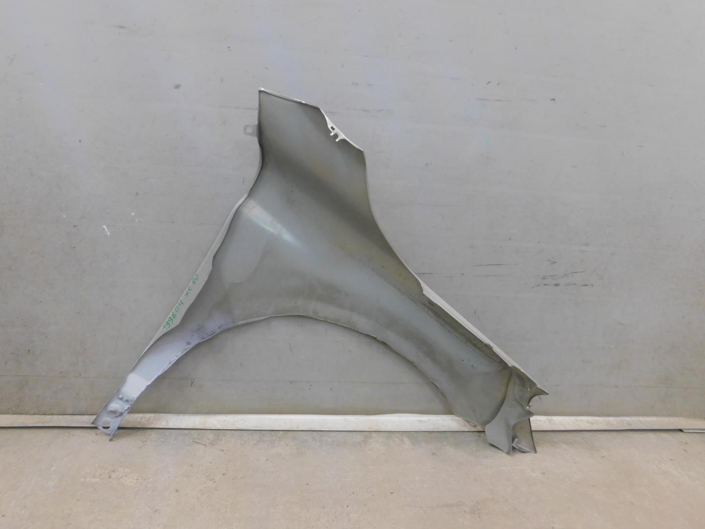Крыло переднее левое