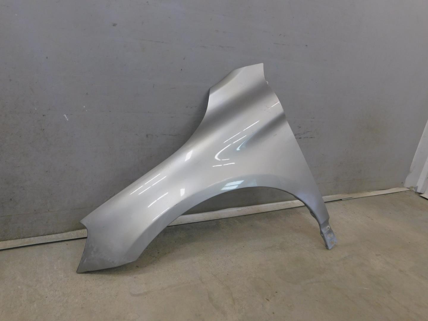 Крыло переднее левое