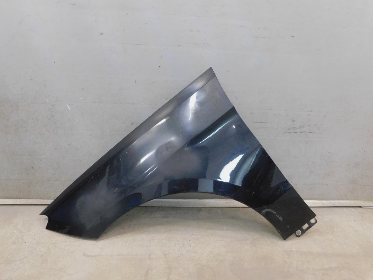 Крыло переднее левое