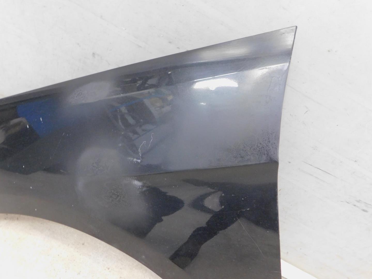 Крыло переднее левое