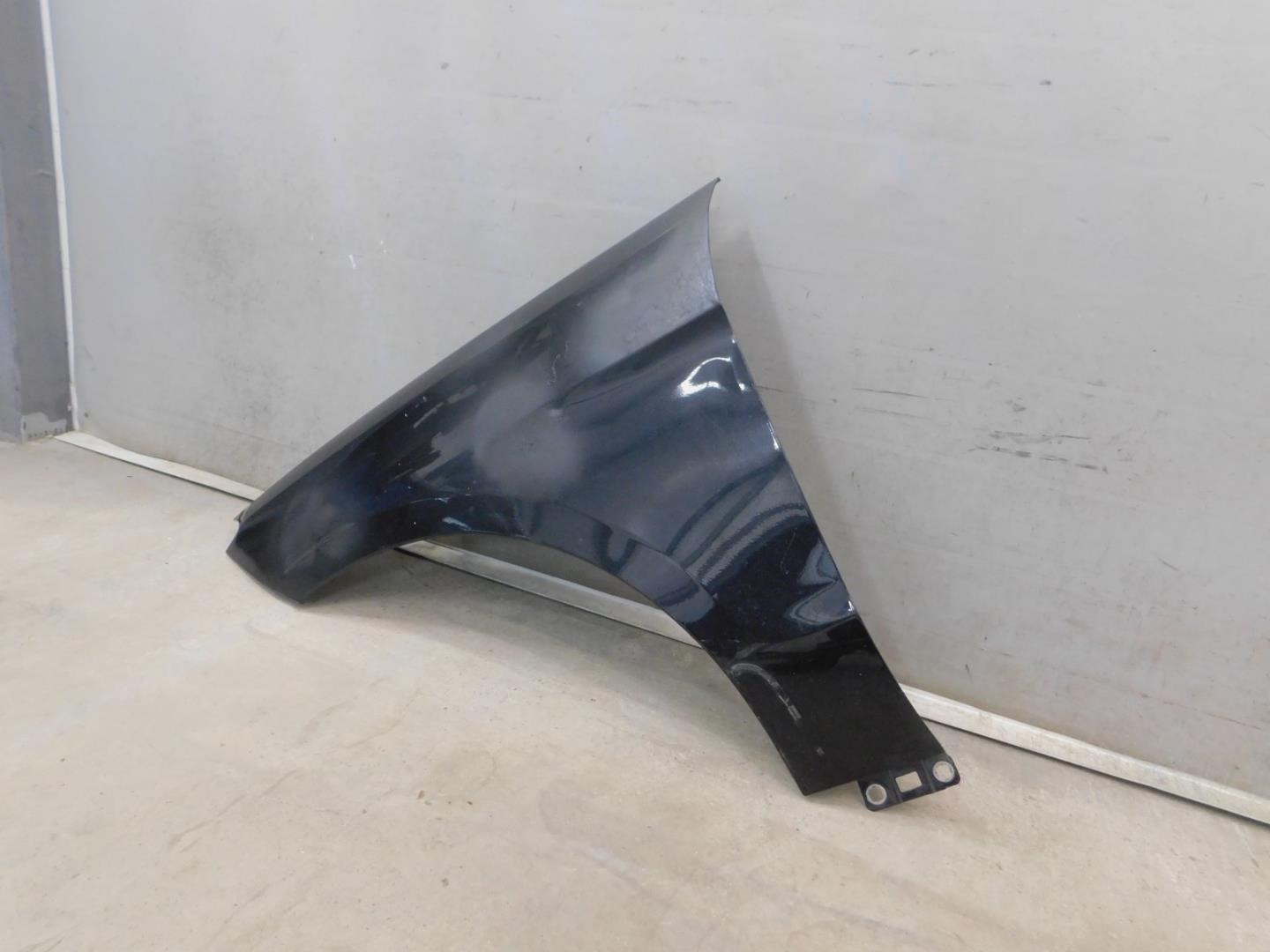 Крыло переднее левое