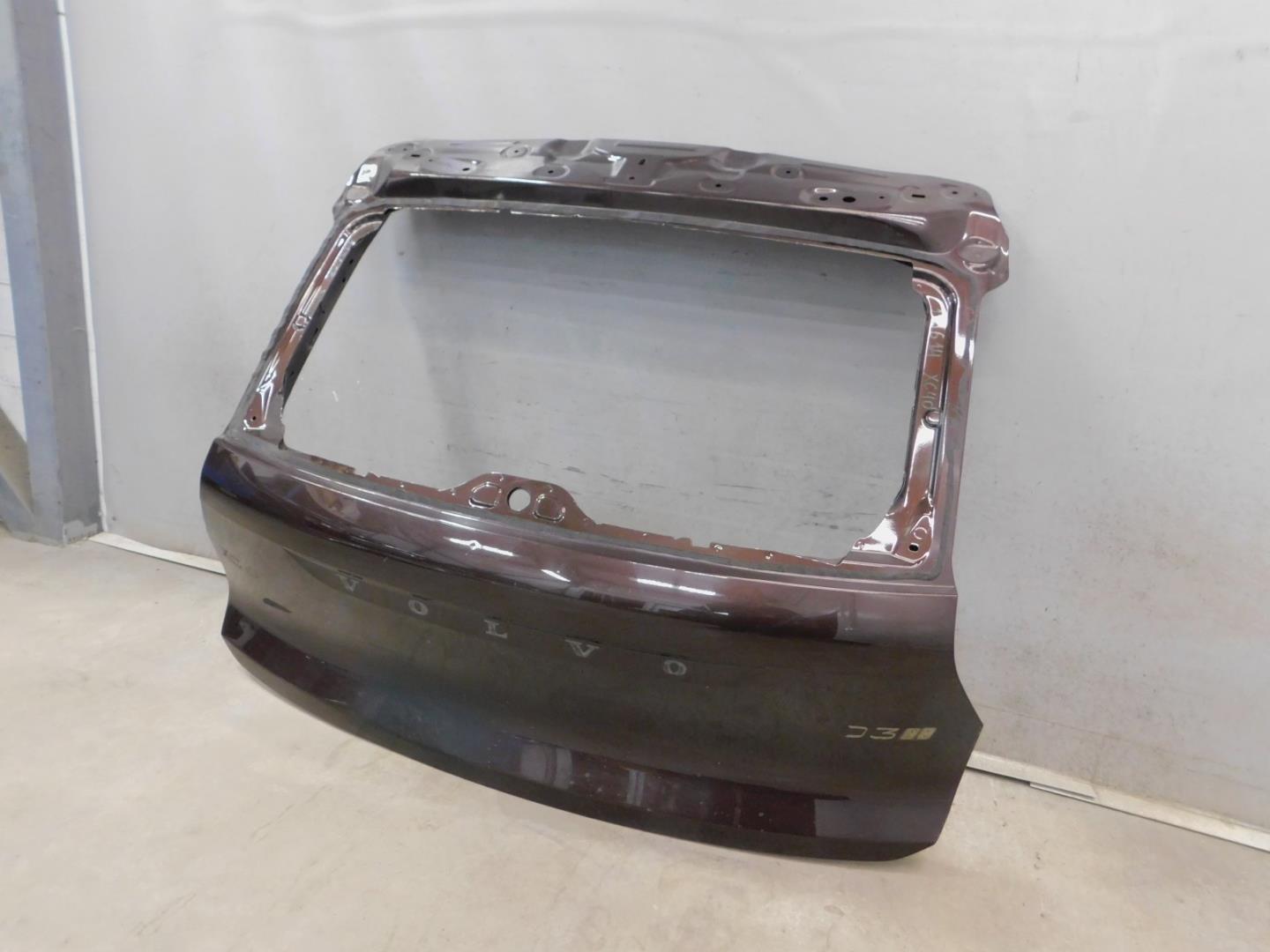 Дверь багажника