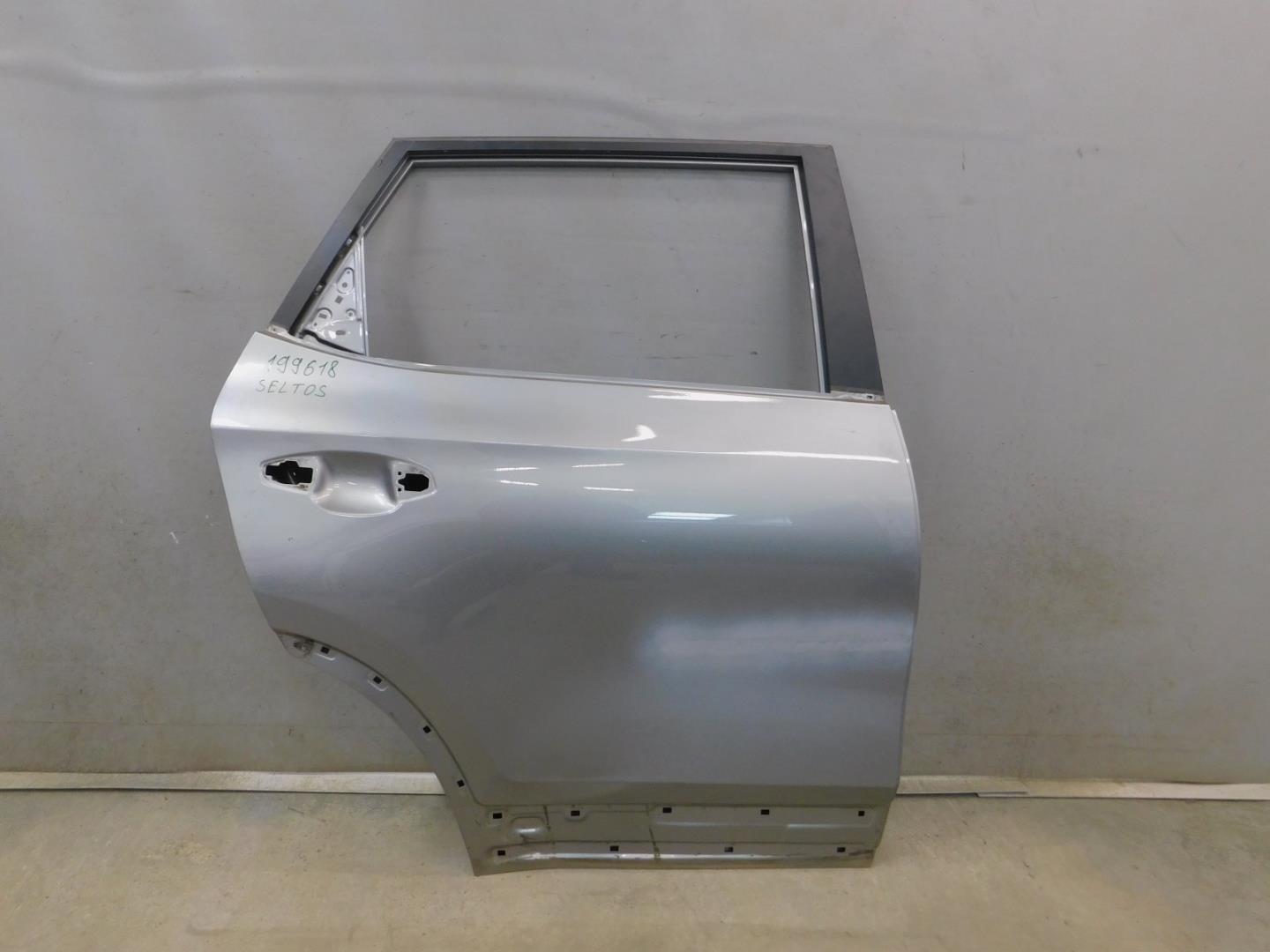 Дверь задняя правая