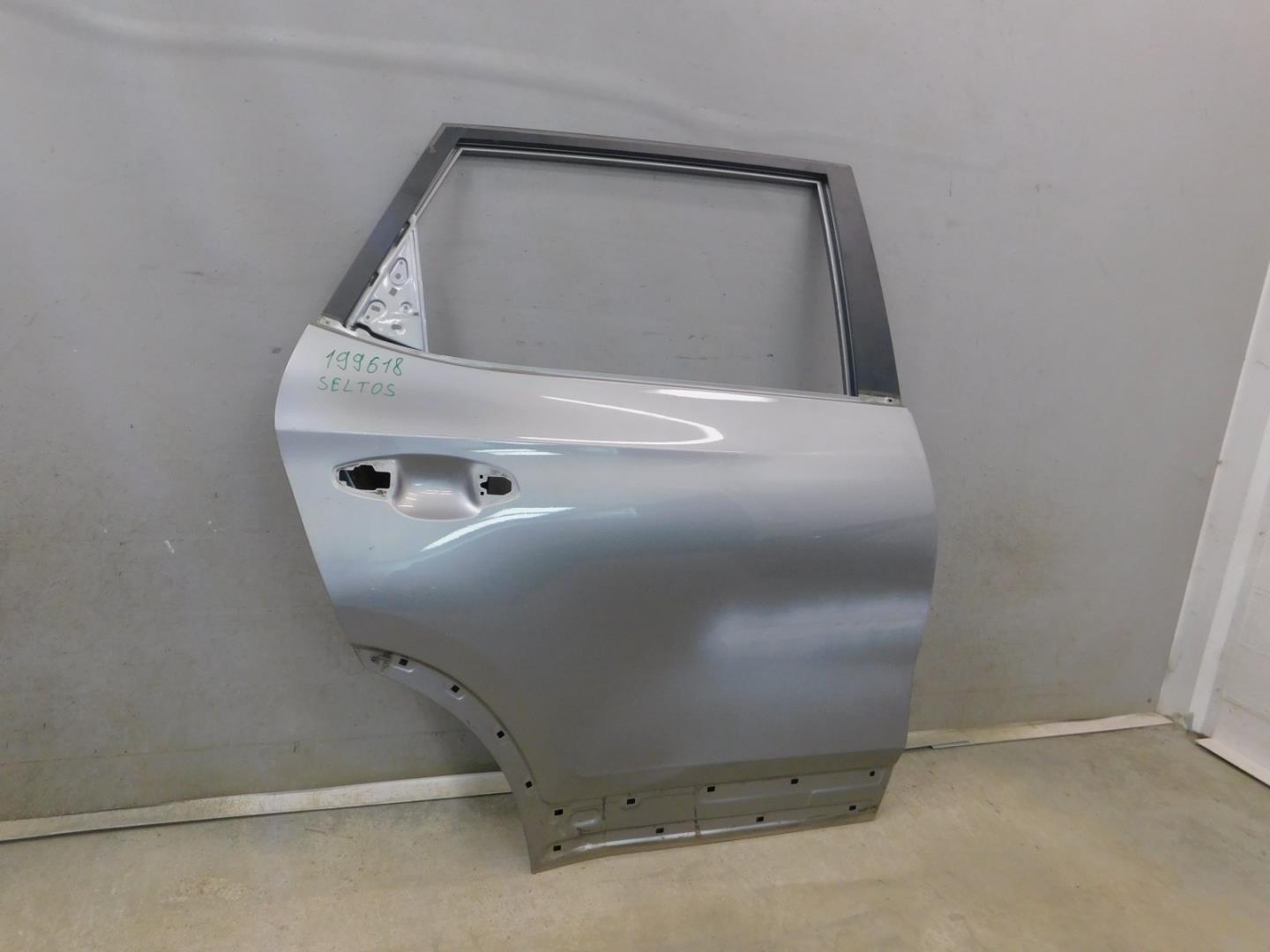 Дверь задняя правая