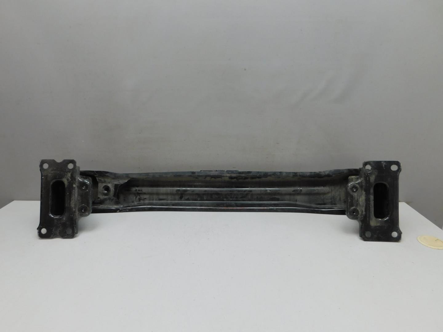 Усилитель переднего бампера