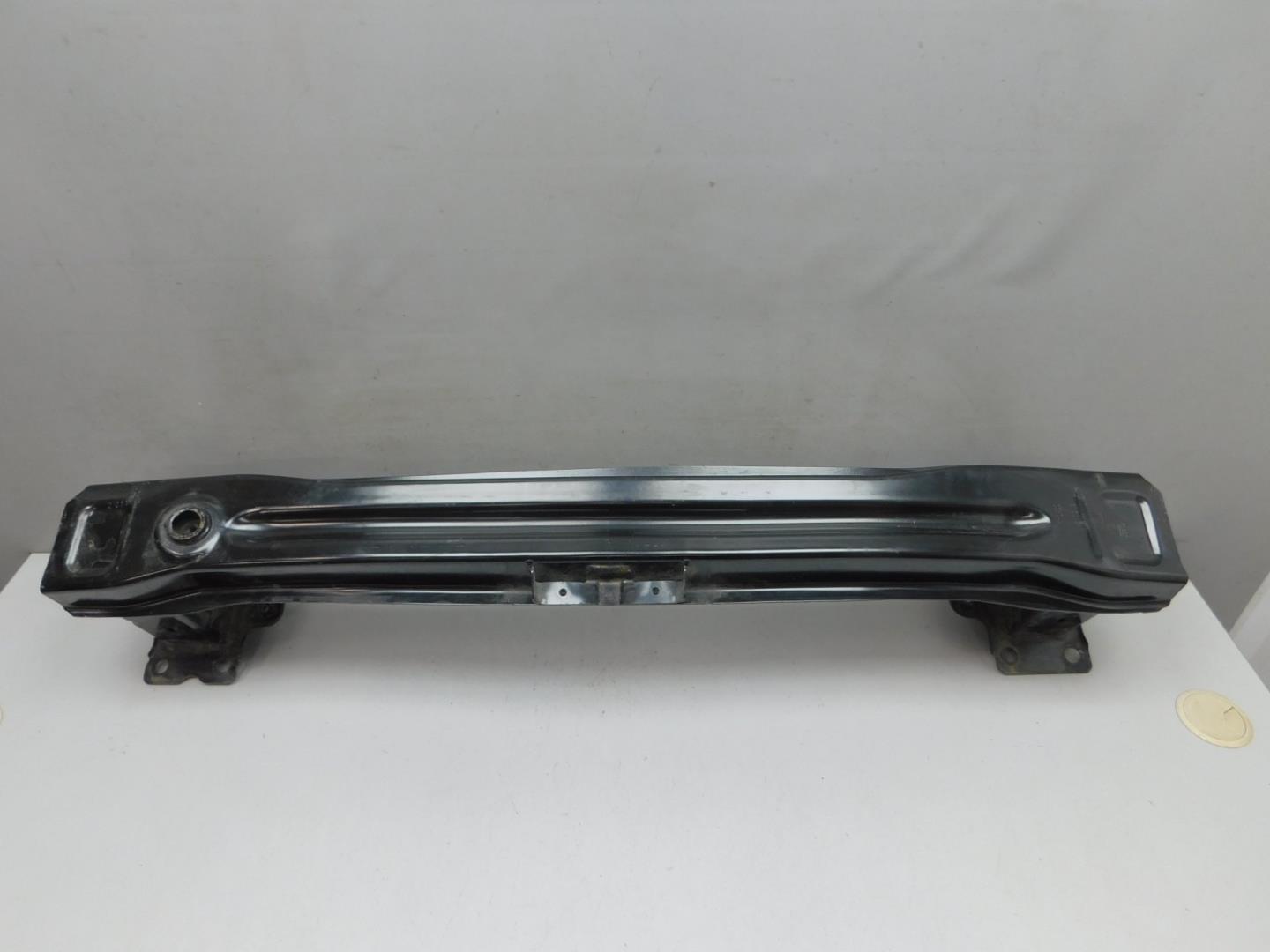 Усилитель переднего бампера