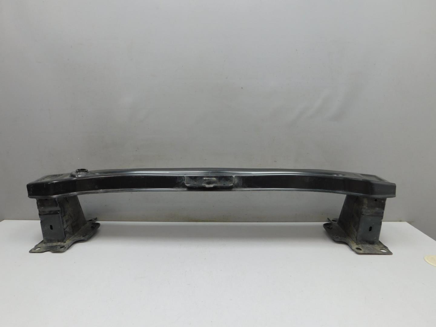 Усилитель переднего бампера