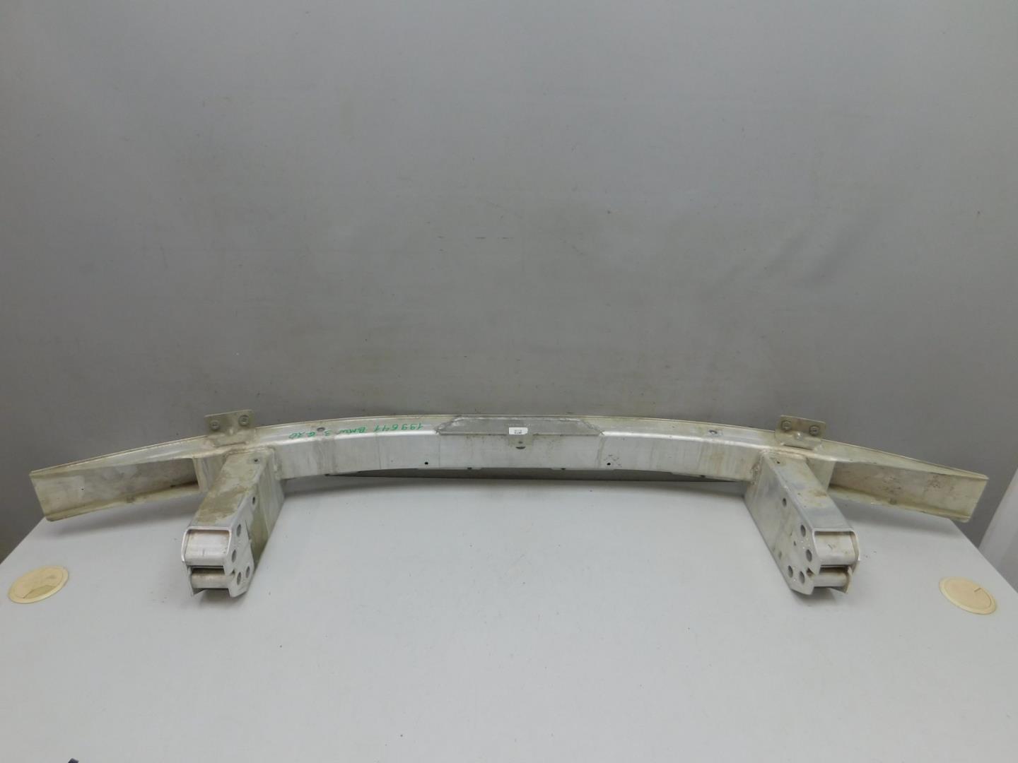 Усилитель переднего бампера