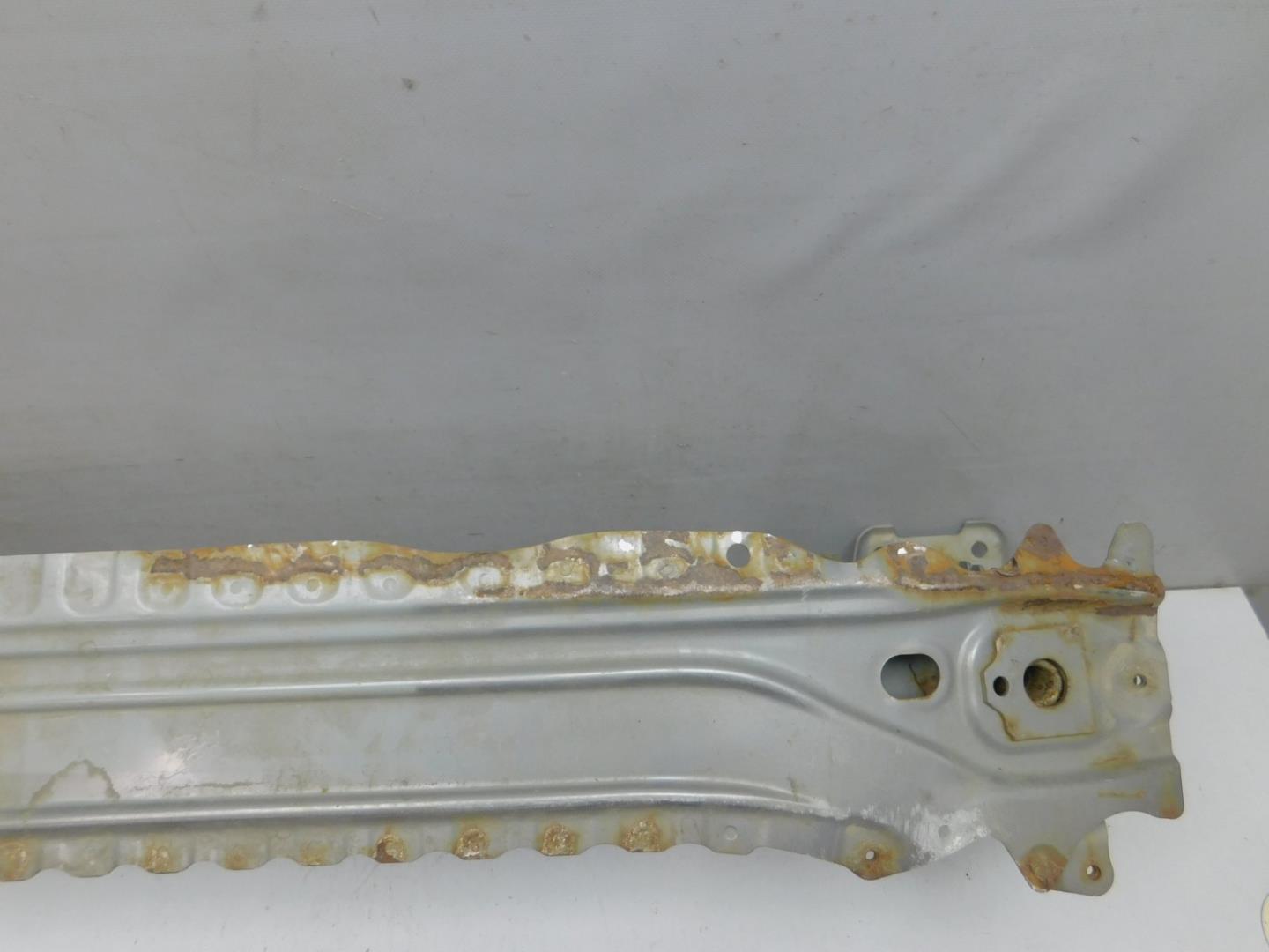 Усилитель переднего бампера