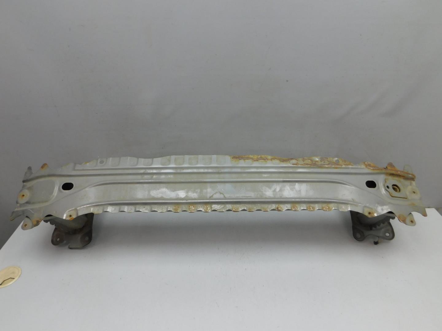 Усилитель переднего бампера