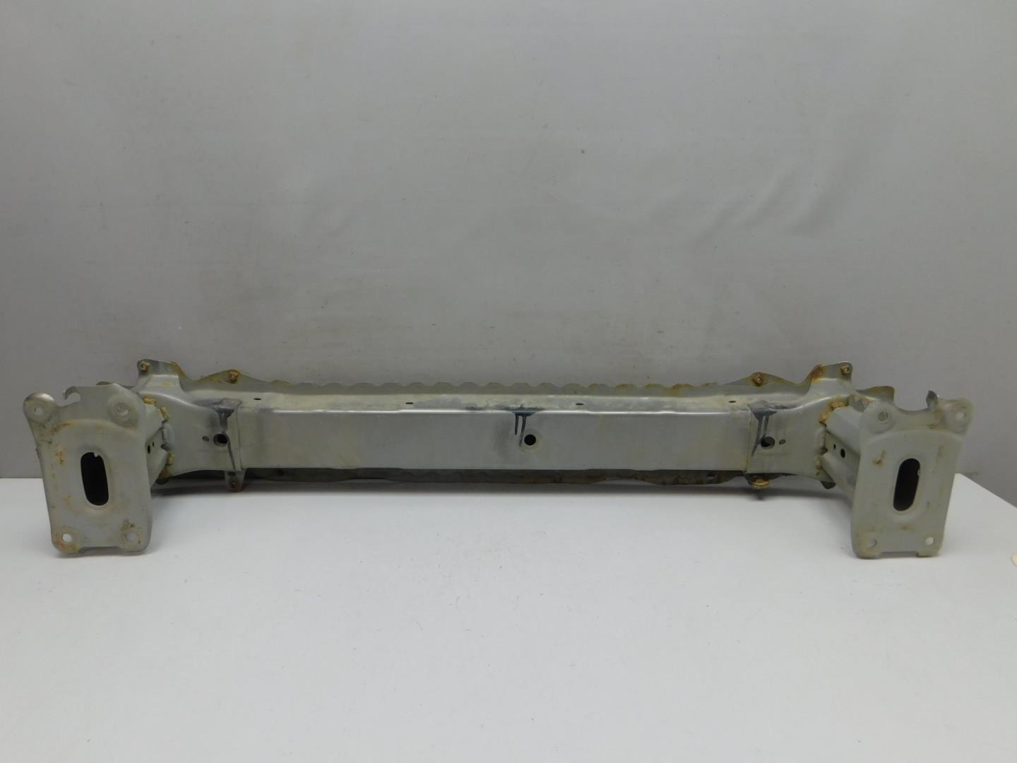 Усилитель переднего бампера