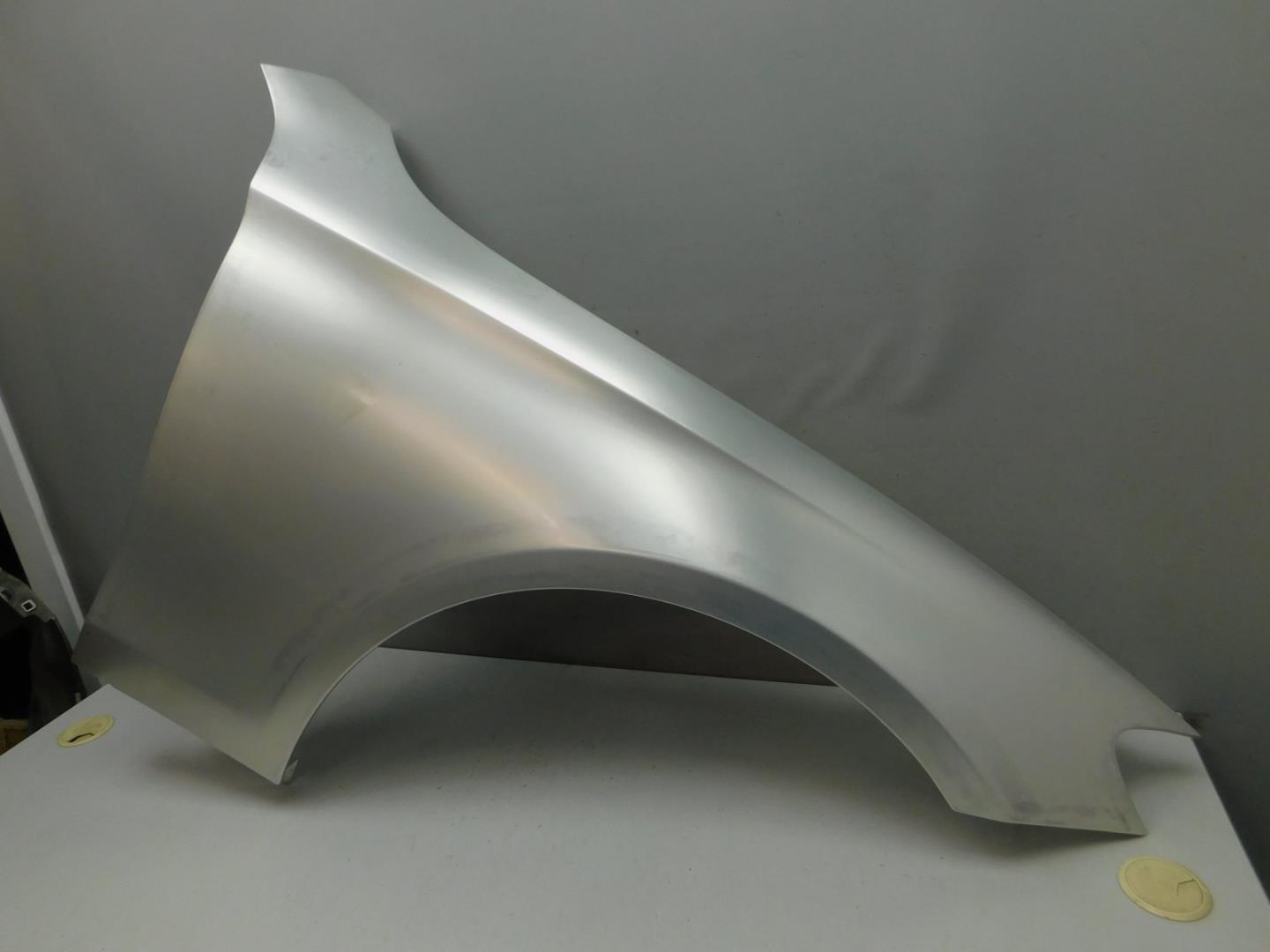 Крыло переднее правое