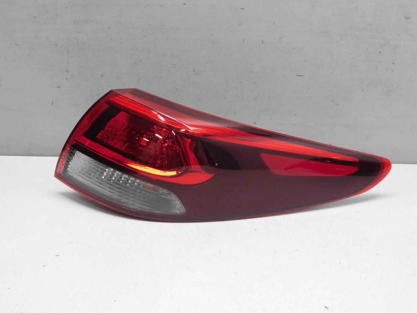 Фонарь задний наружный правый