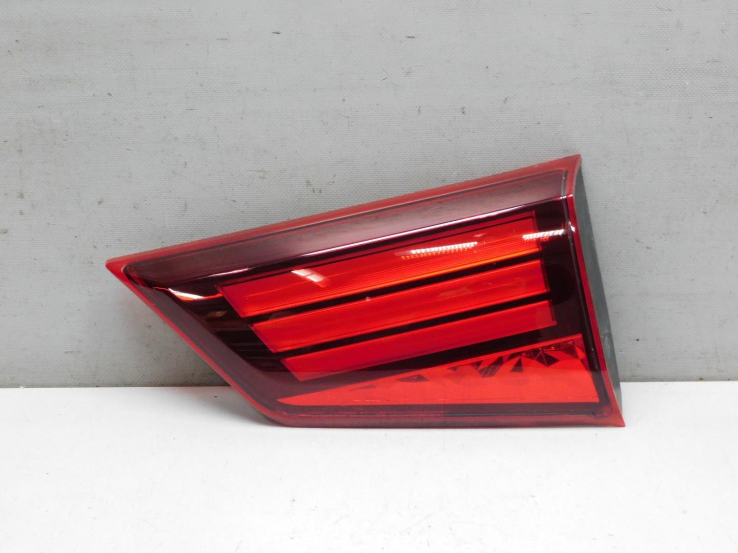 Фонарь задний внутренний правый