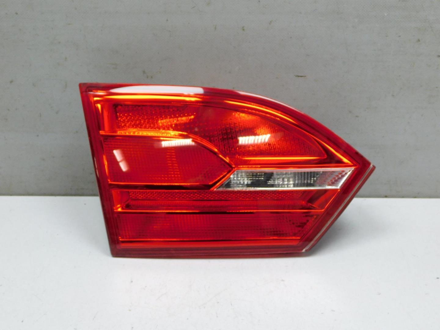 Фонарь задний внутренний левый