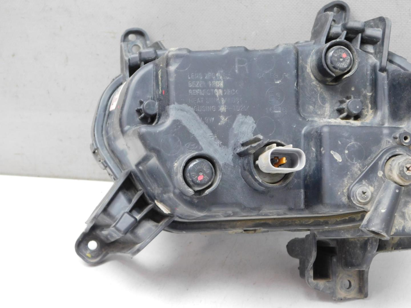 Фара противотуманная правая