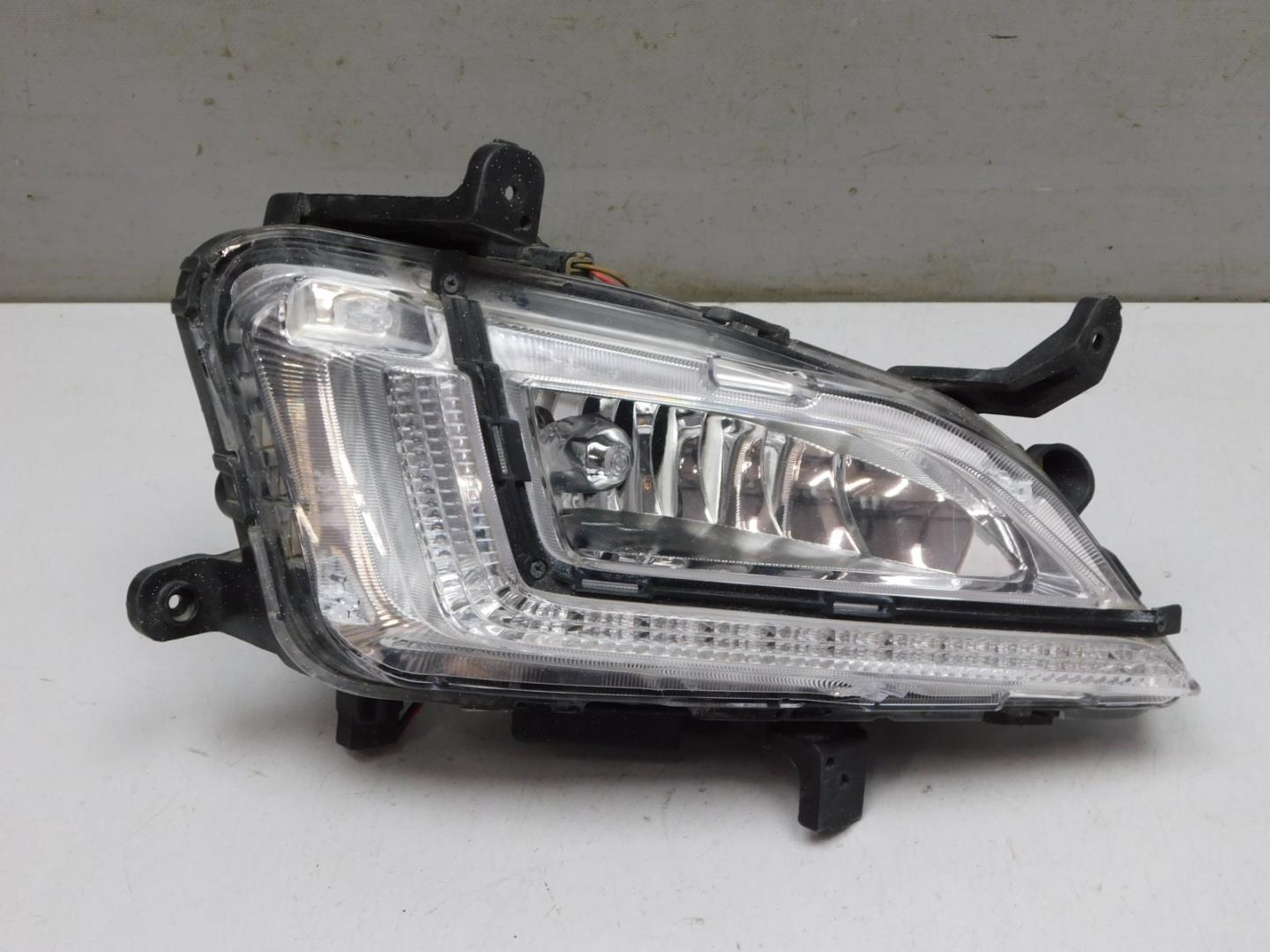 Фара противотуманная правая