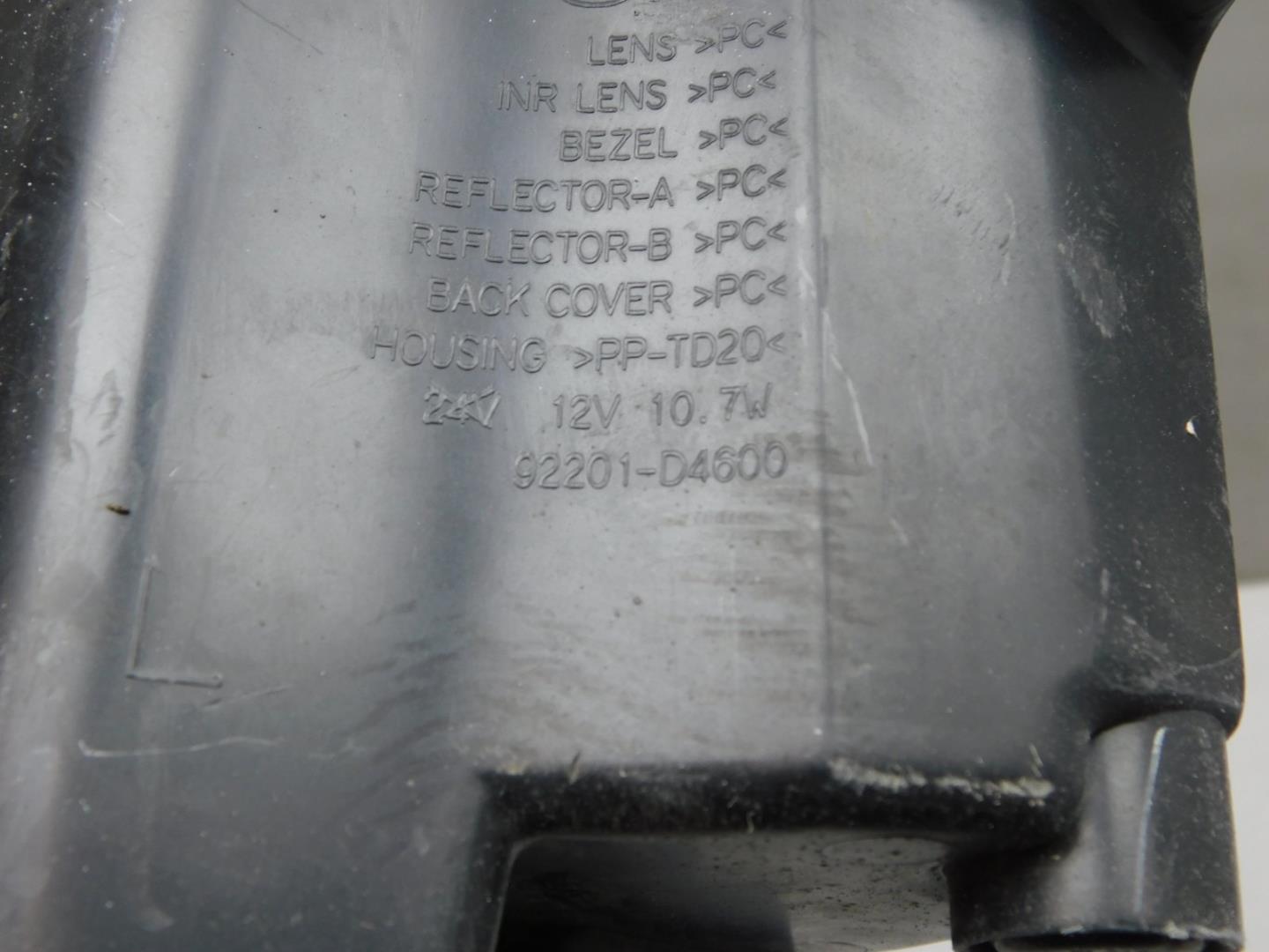 Фара противотуманная левая