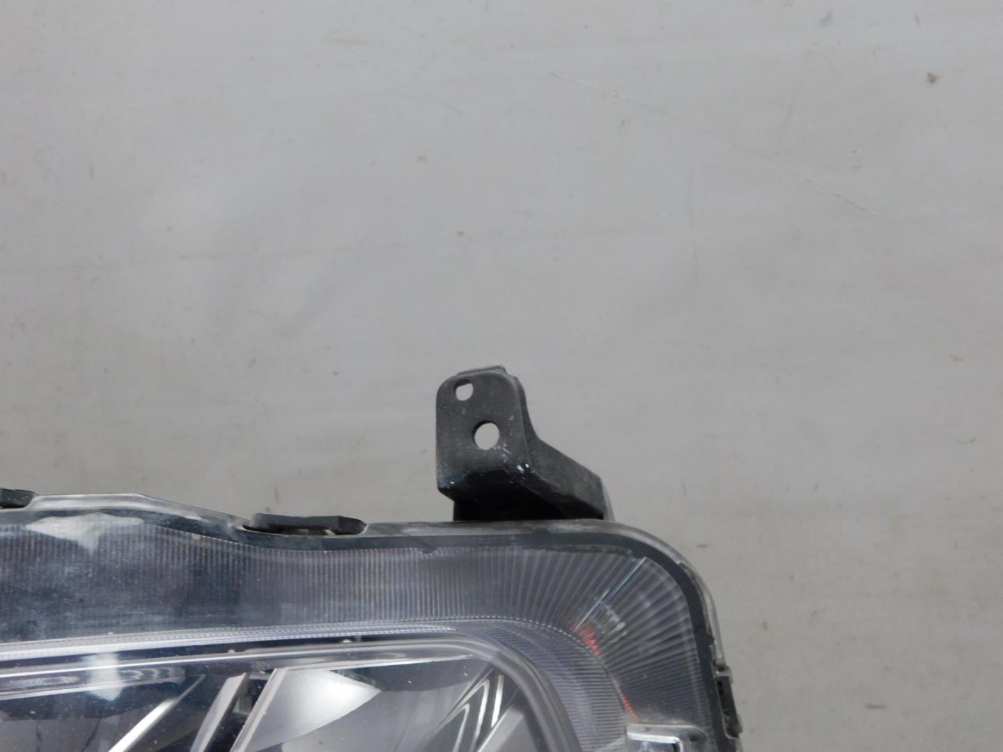 Фара противотуманная левая