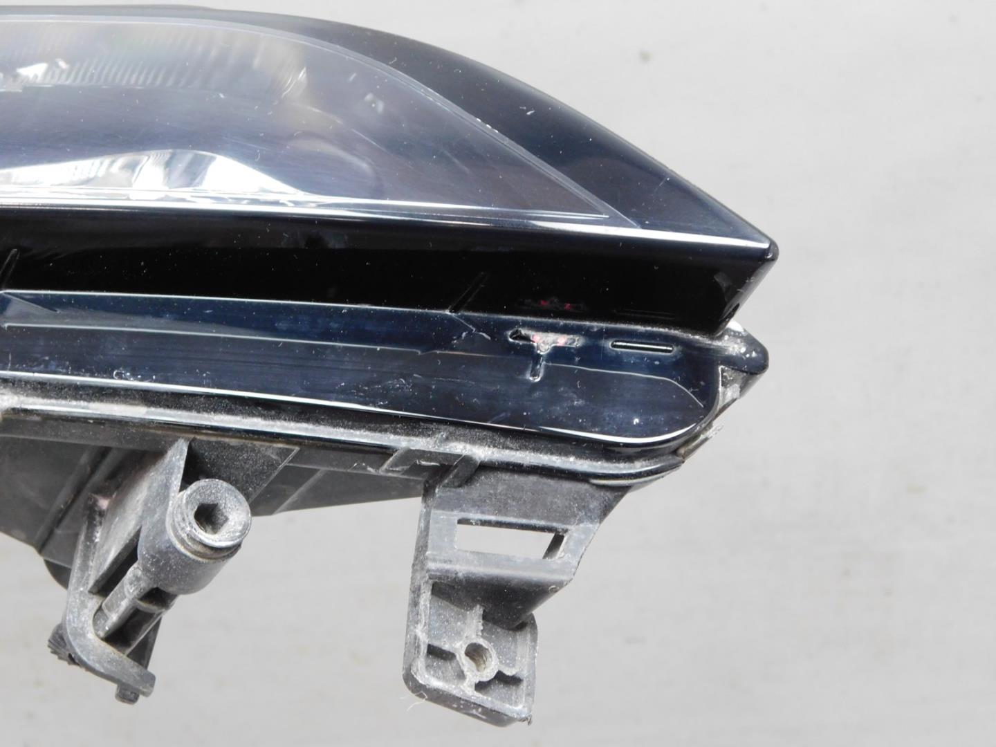 Фара противотуманная правая