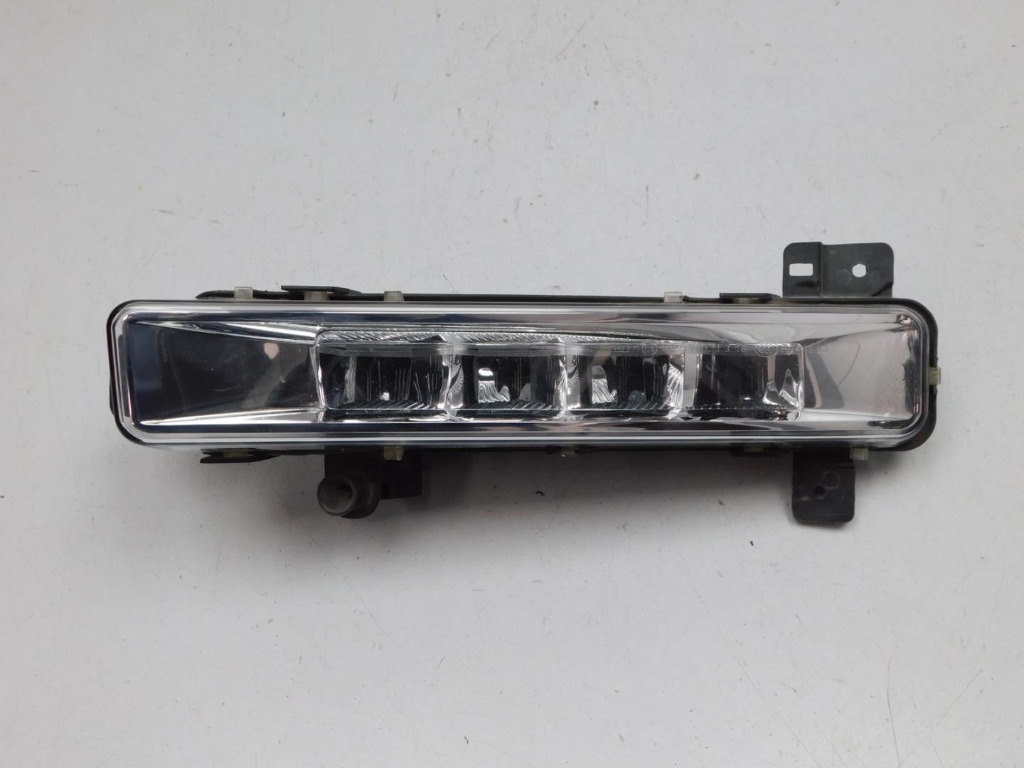 Фара противотуманная левая