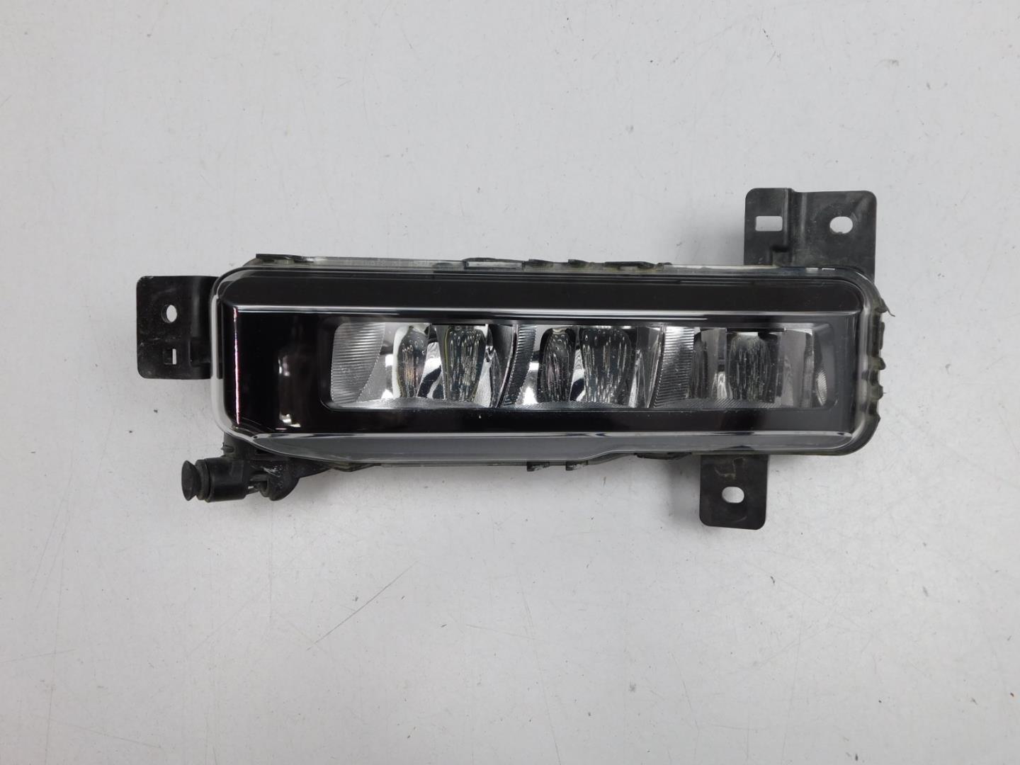 Фара противотуманная левая