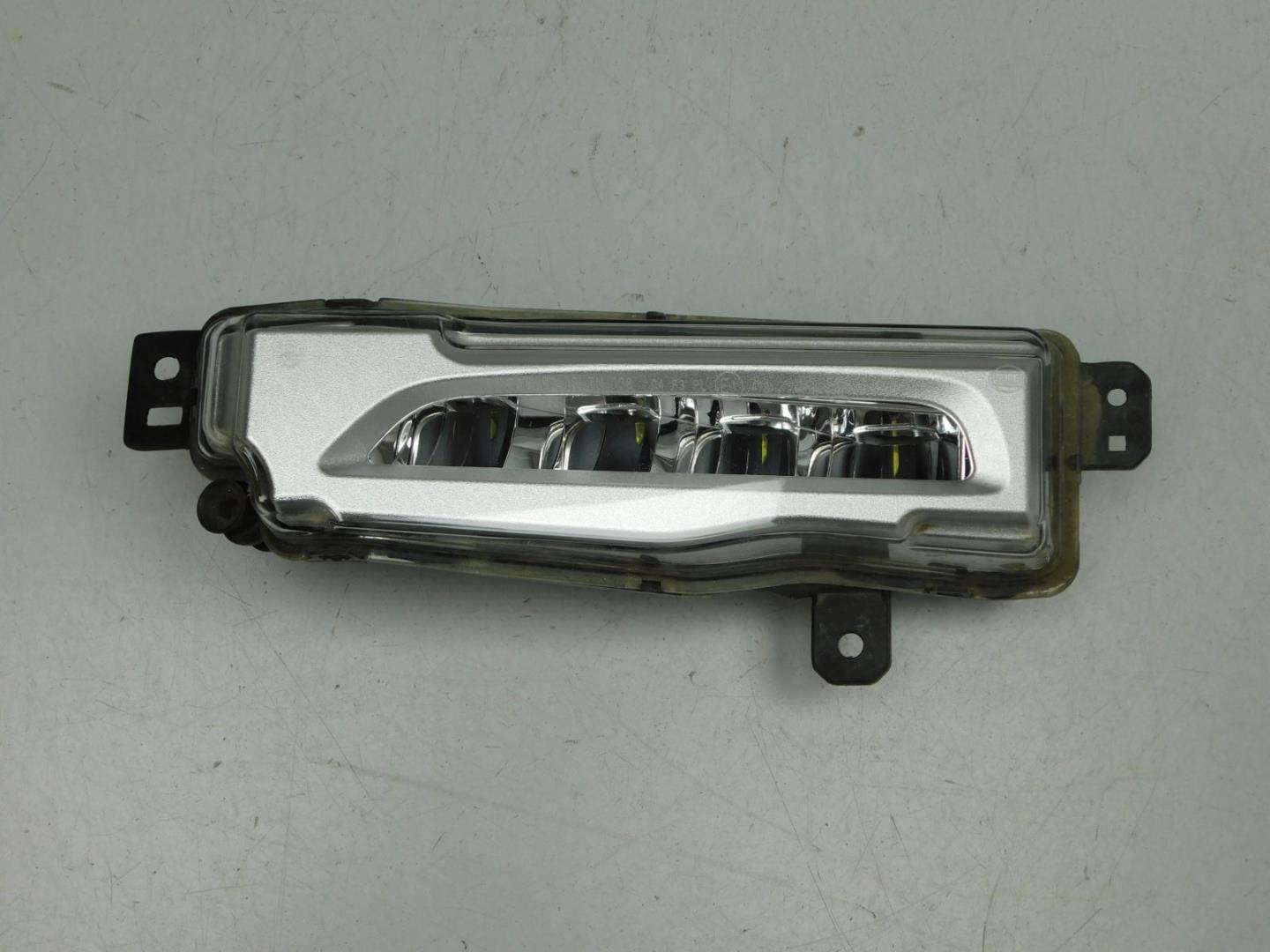 Фара противотуманная левая