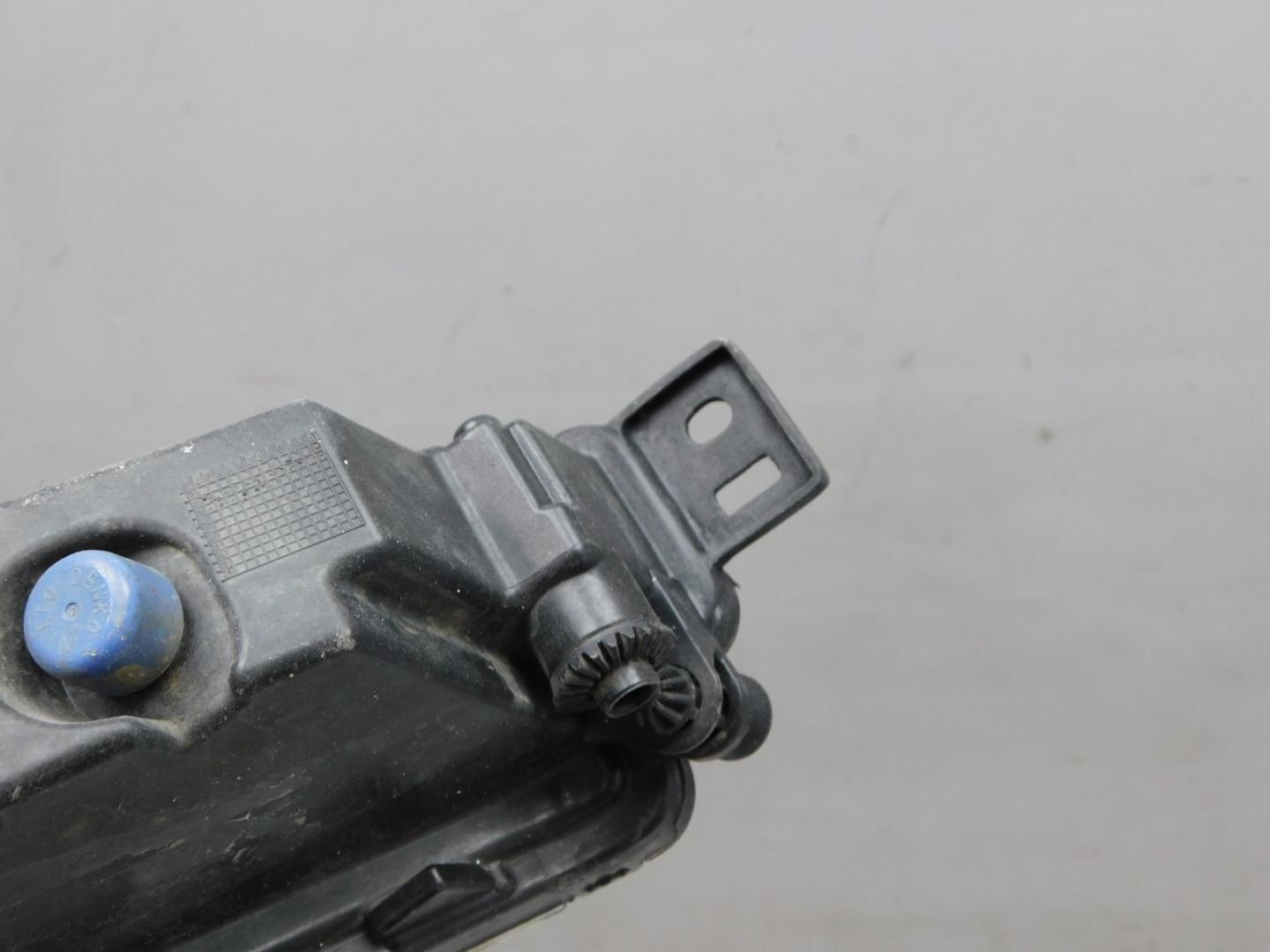 Фара противотуманная левая