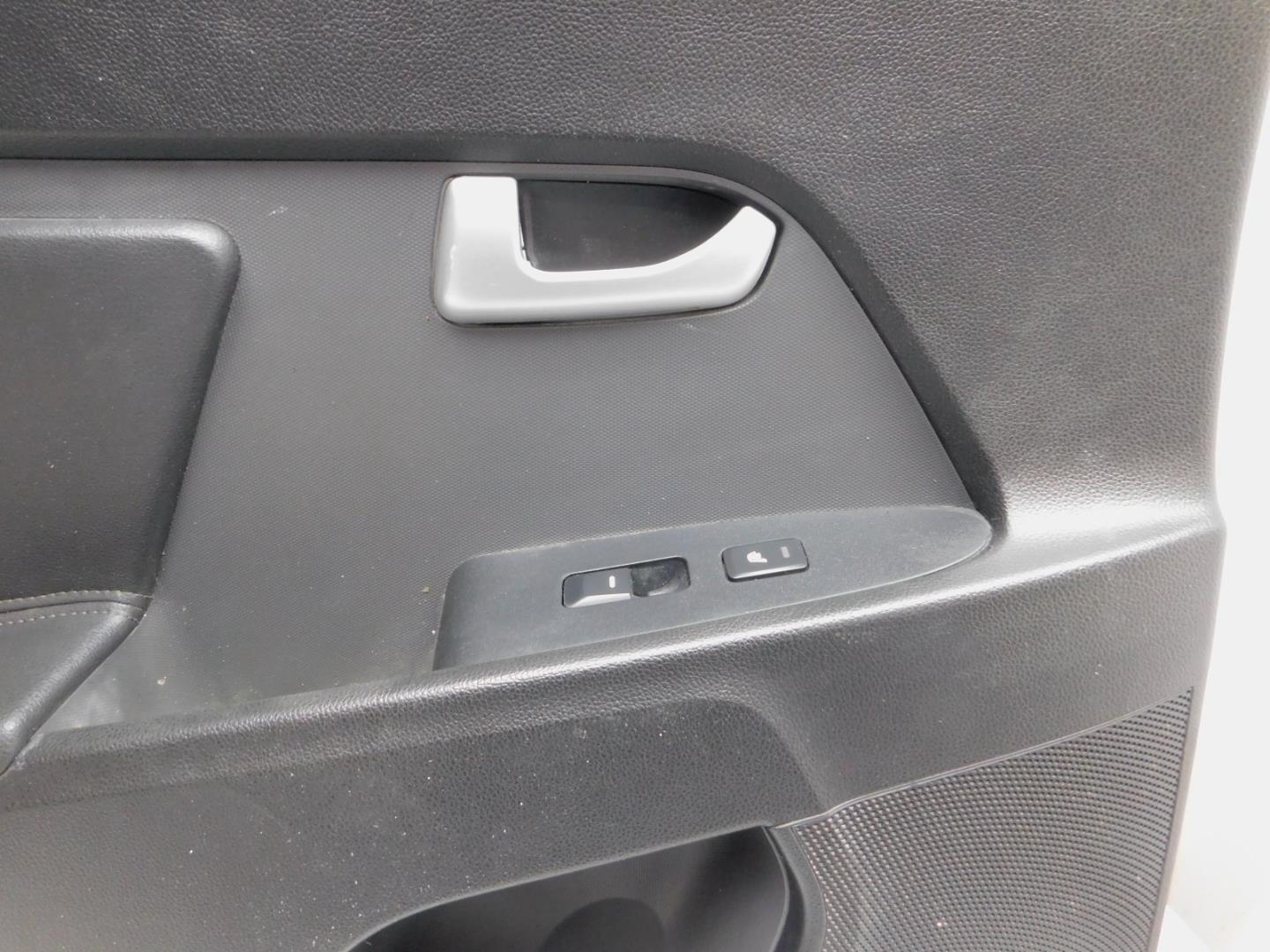 Обшивка двери задней левой