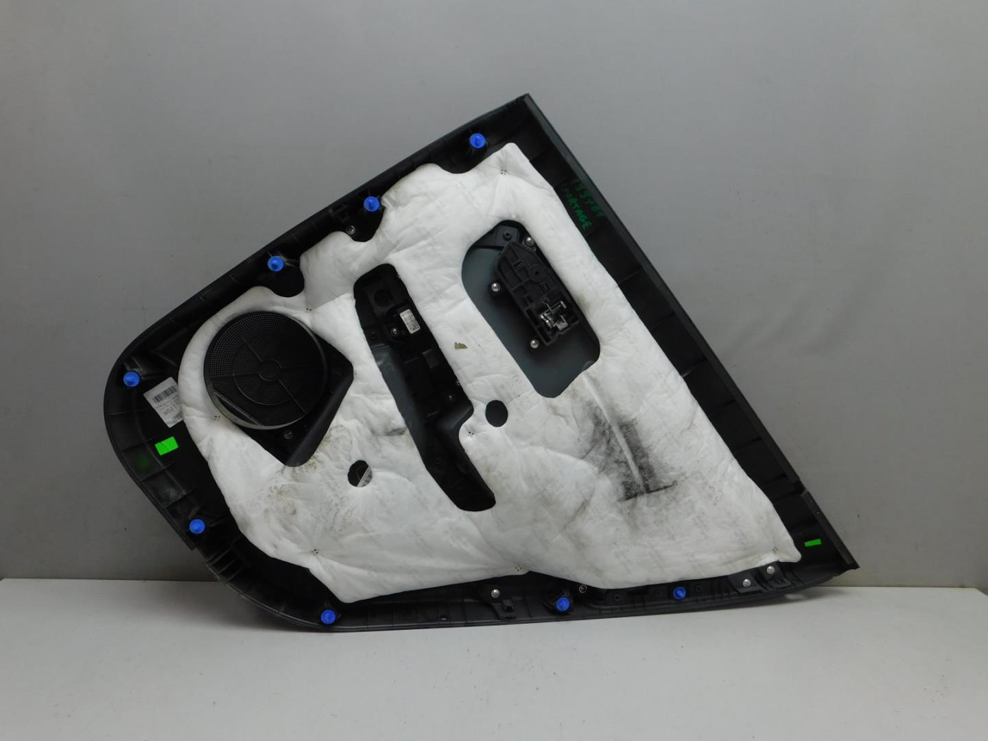 Обшивка двери задней левой