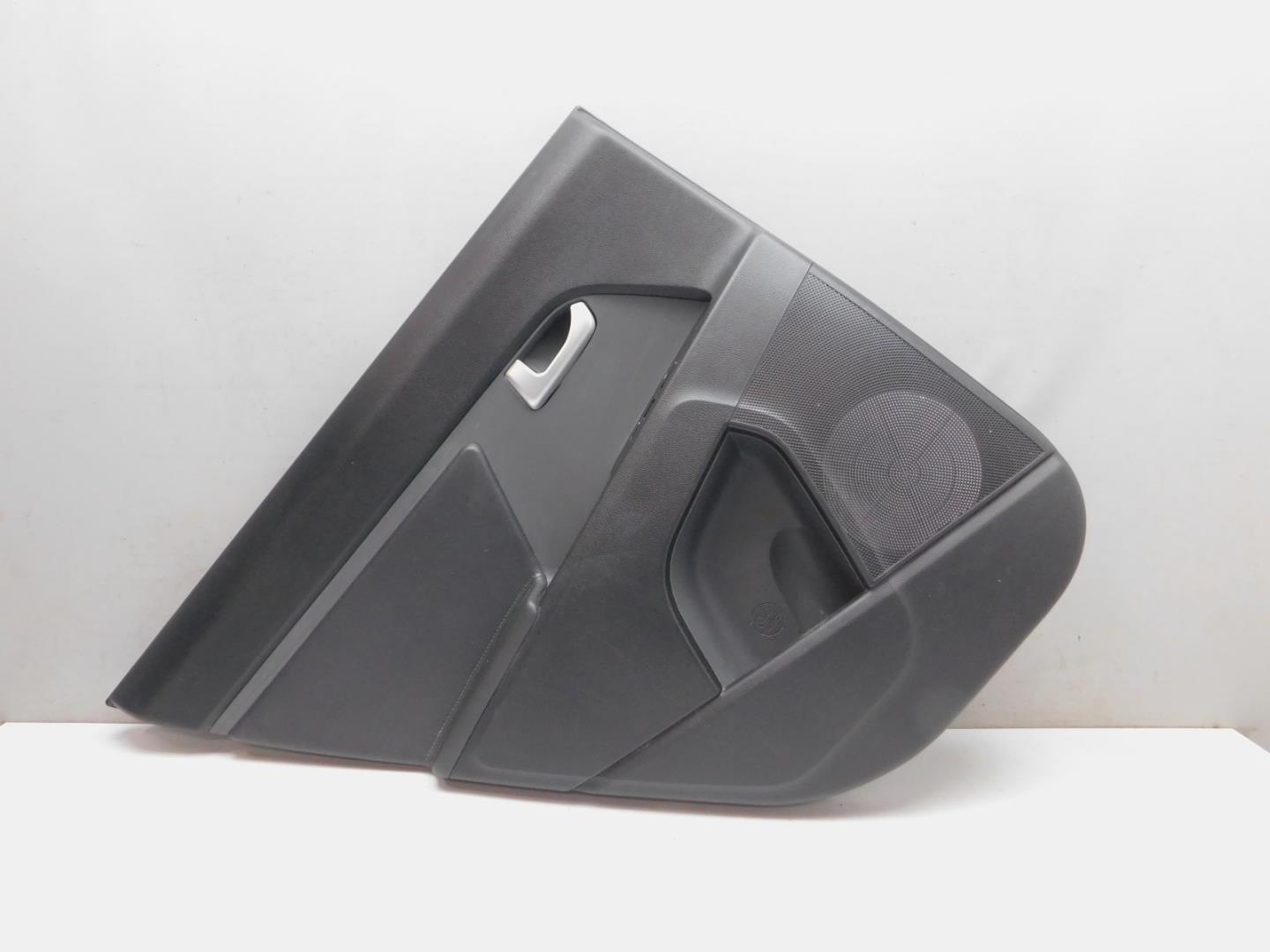 Обшивка двери задней левой