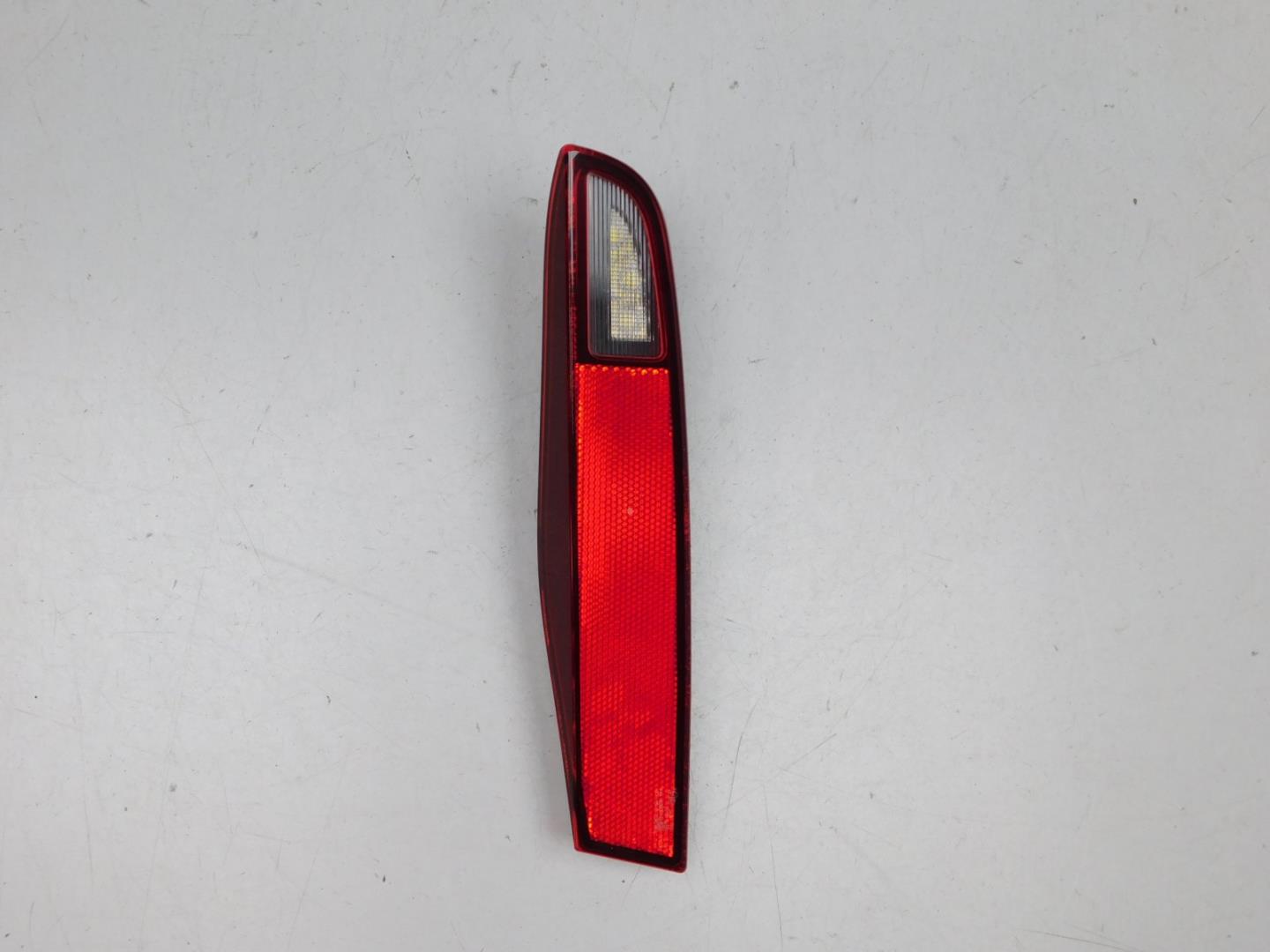 Фонарь задний в бампер правый