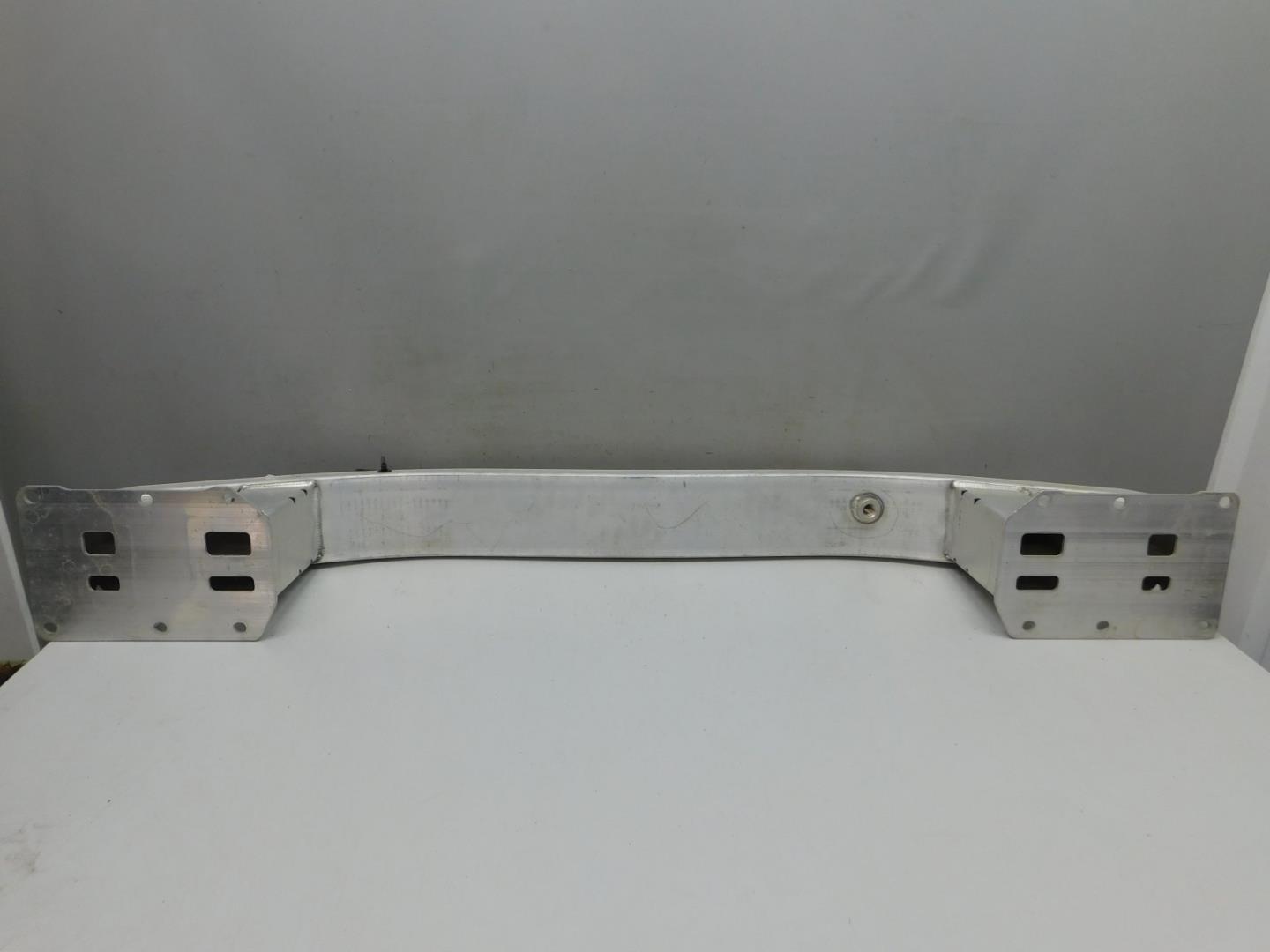 Усилитель переднего бампера