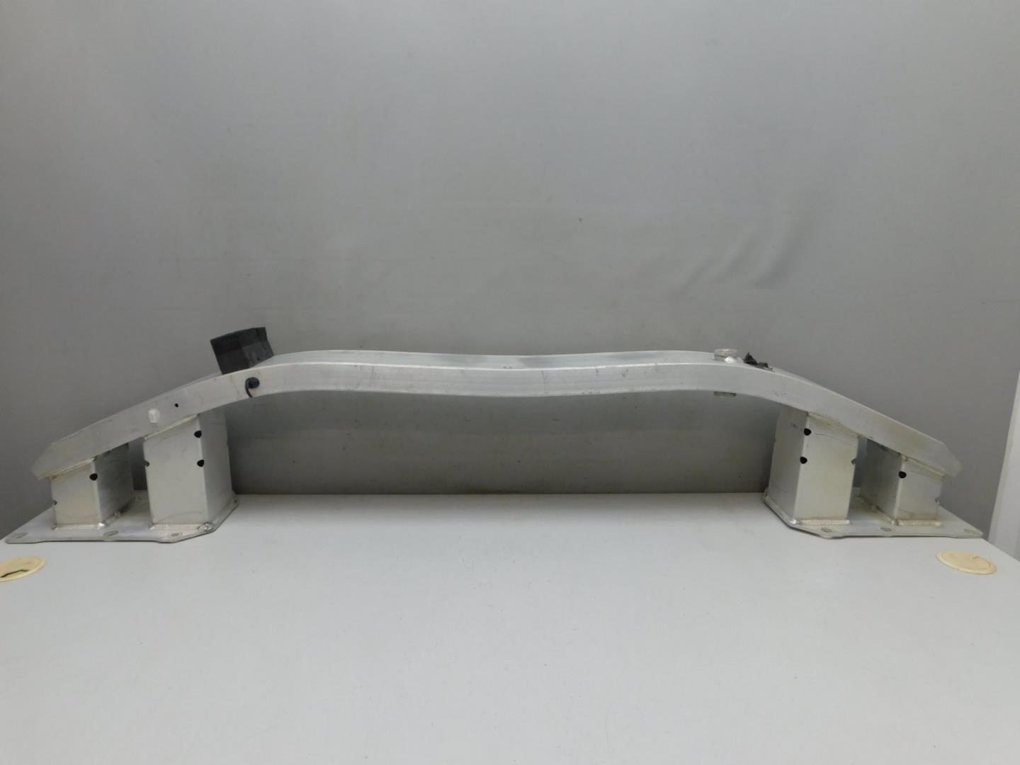 Усилитель переднего бампера