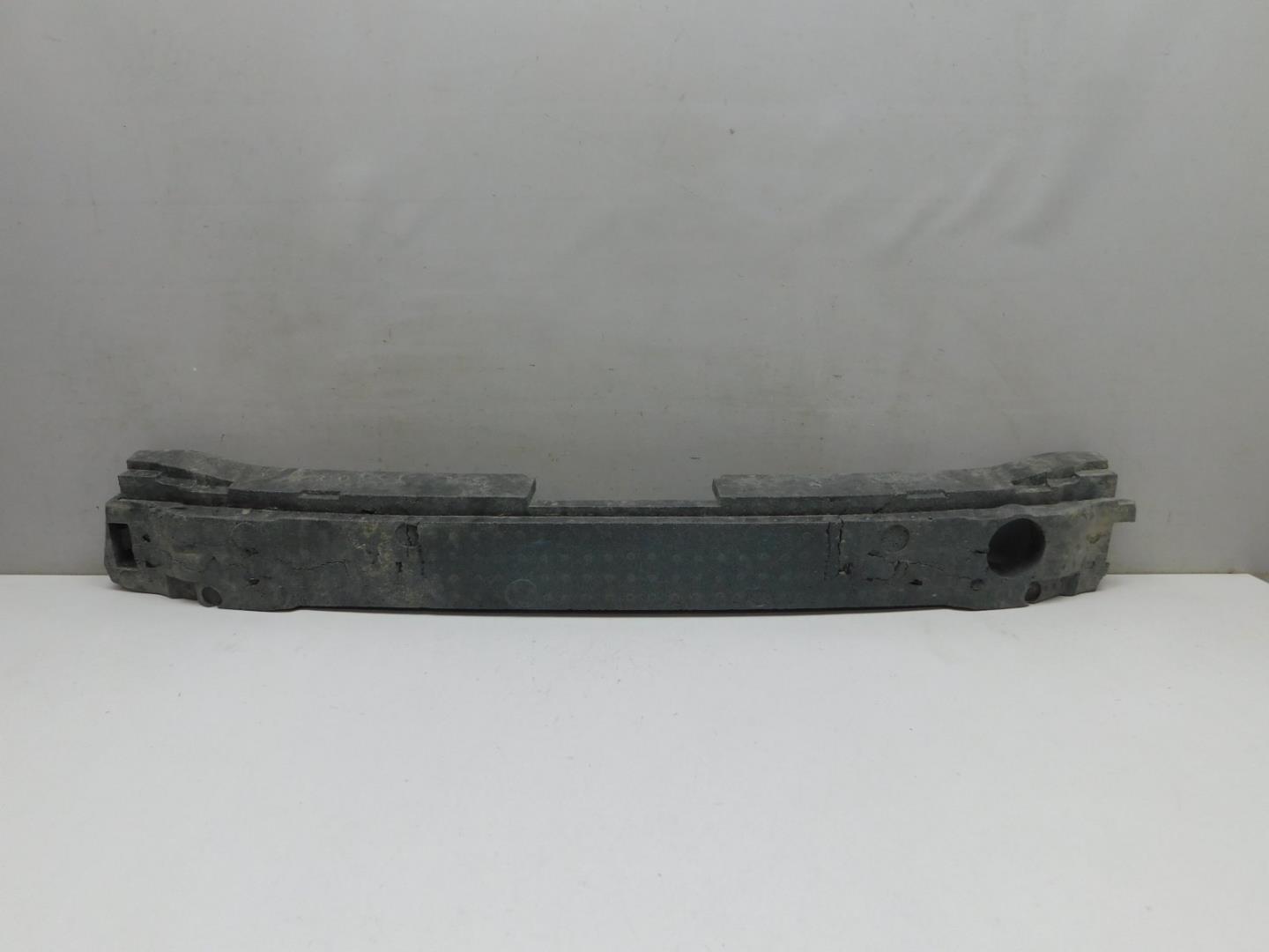 Усилитель переднего бампера