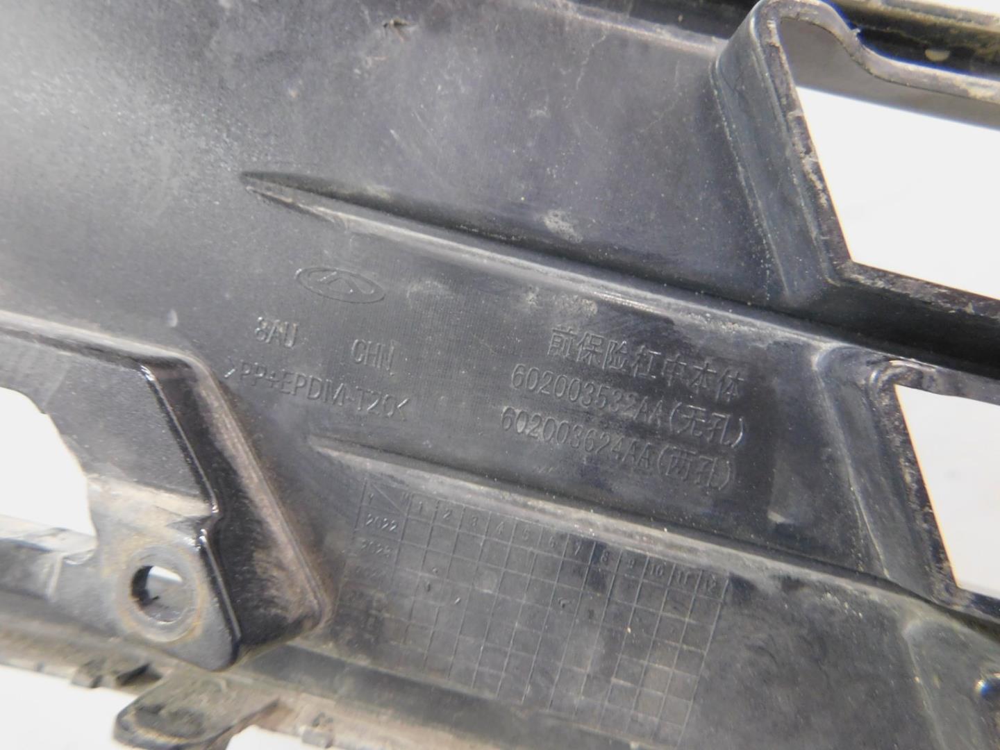 Решетка в бампер центральная