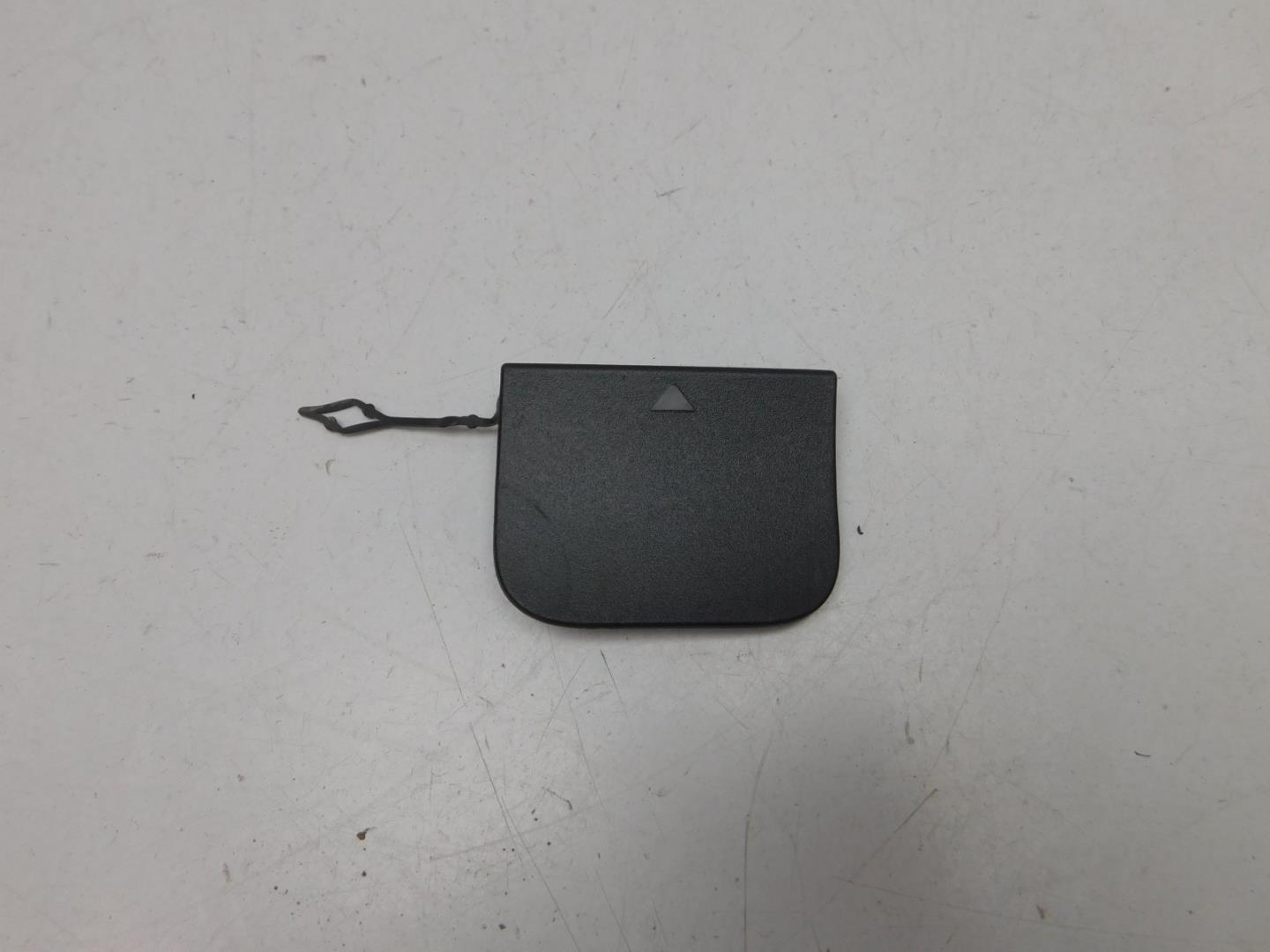 Заглушка буксировочного крюка