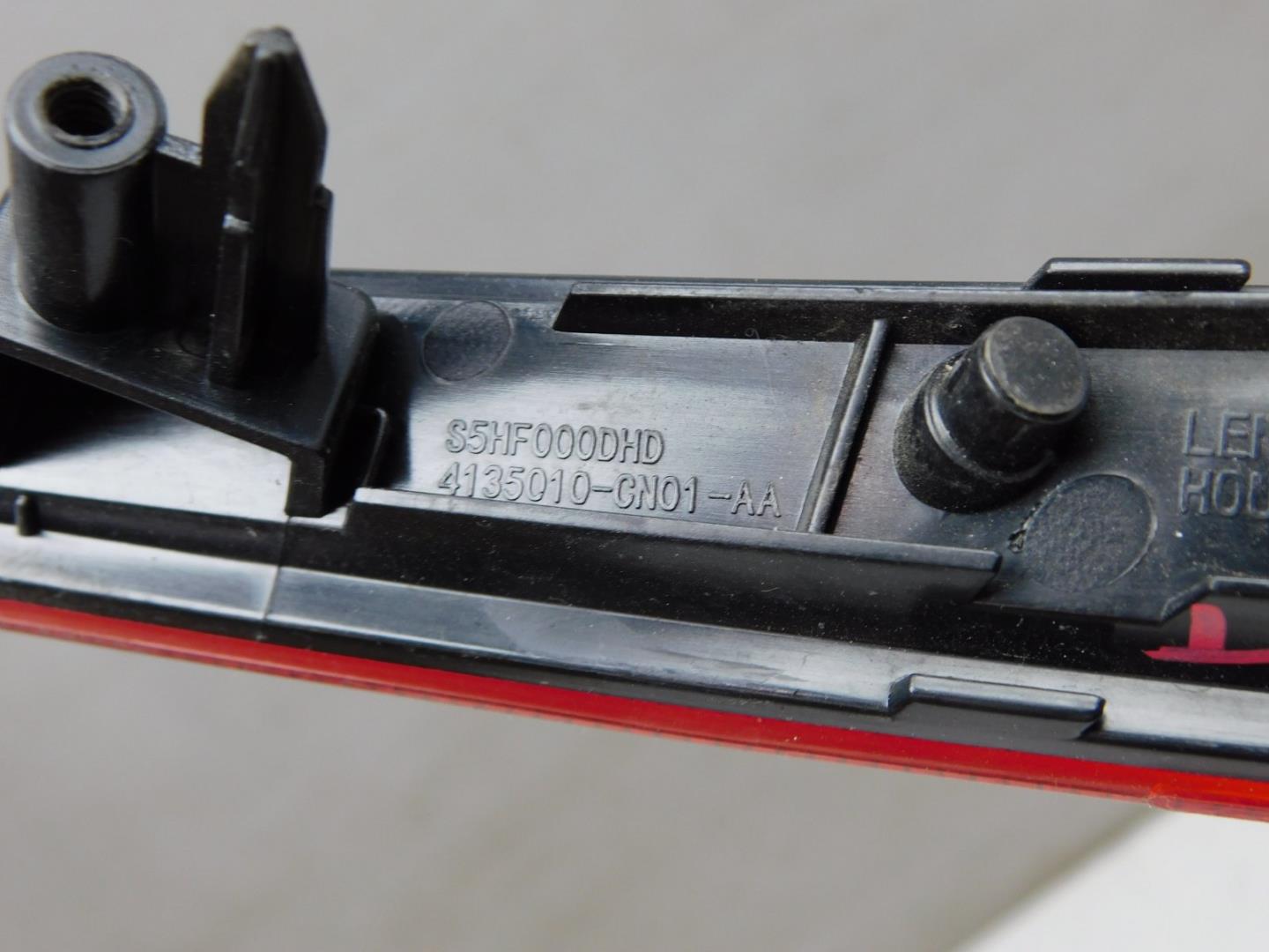 Фонарь задний в бампер левый