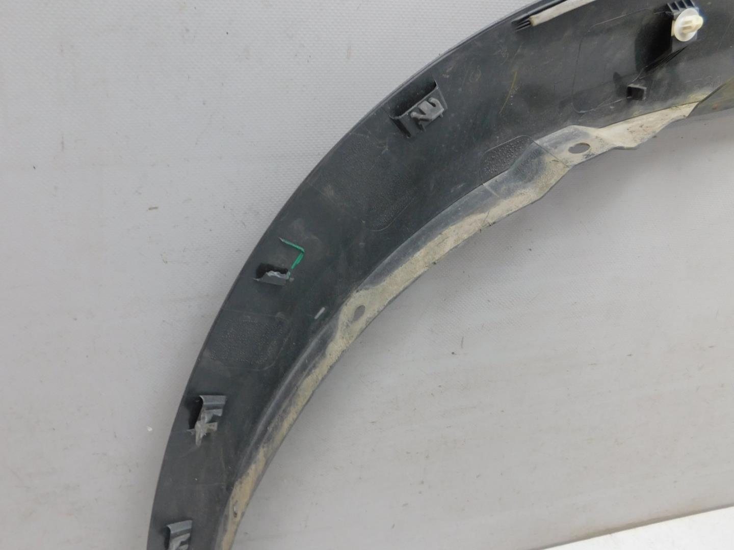 Накладка переднего крыла правого