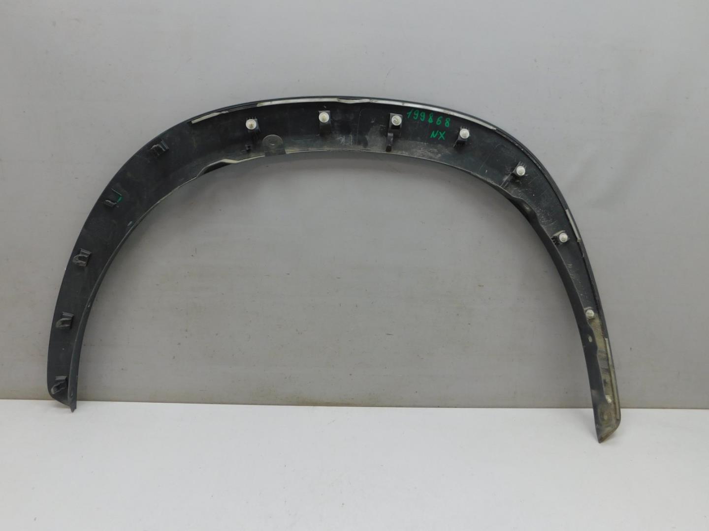 Накладка переднего крыла правого