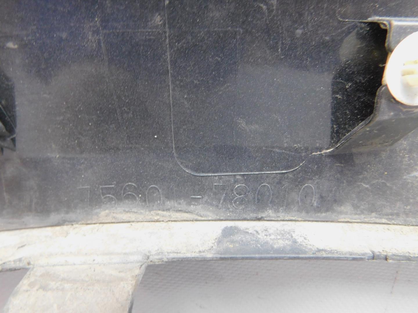 Накладка переднего крыла правого