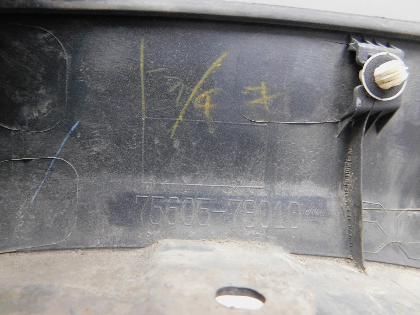 Накладка заднего крыла правого