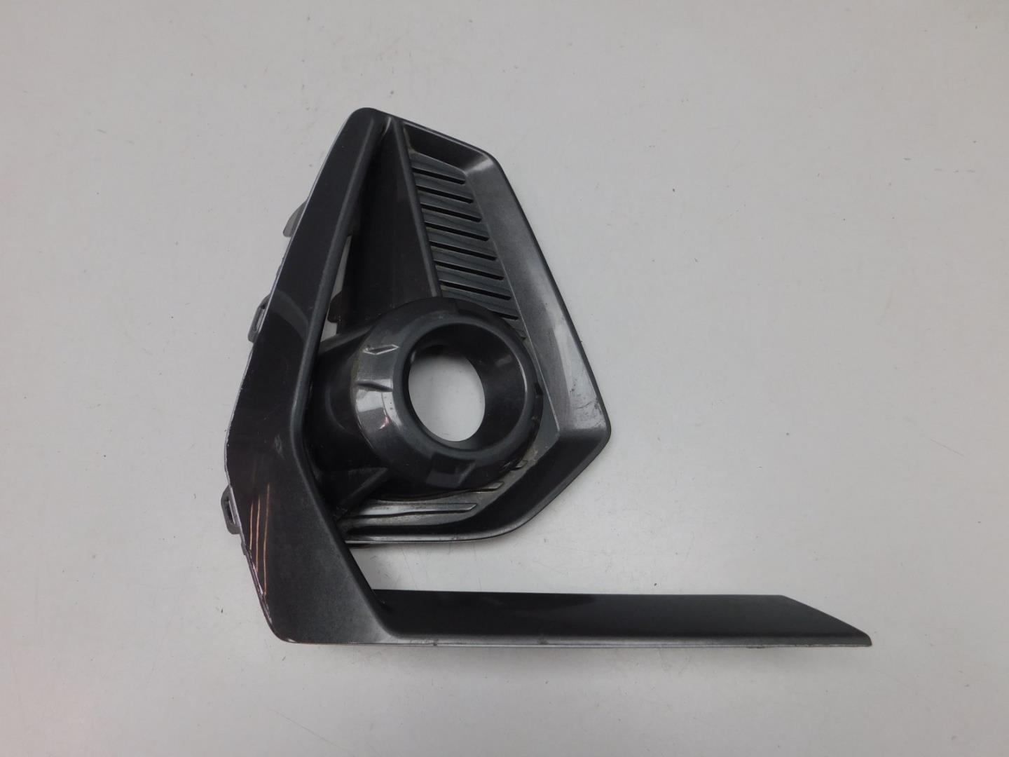 Решетка в бампер правая