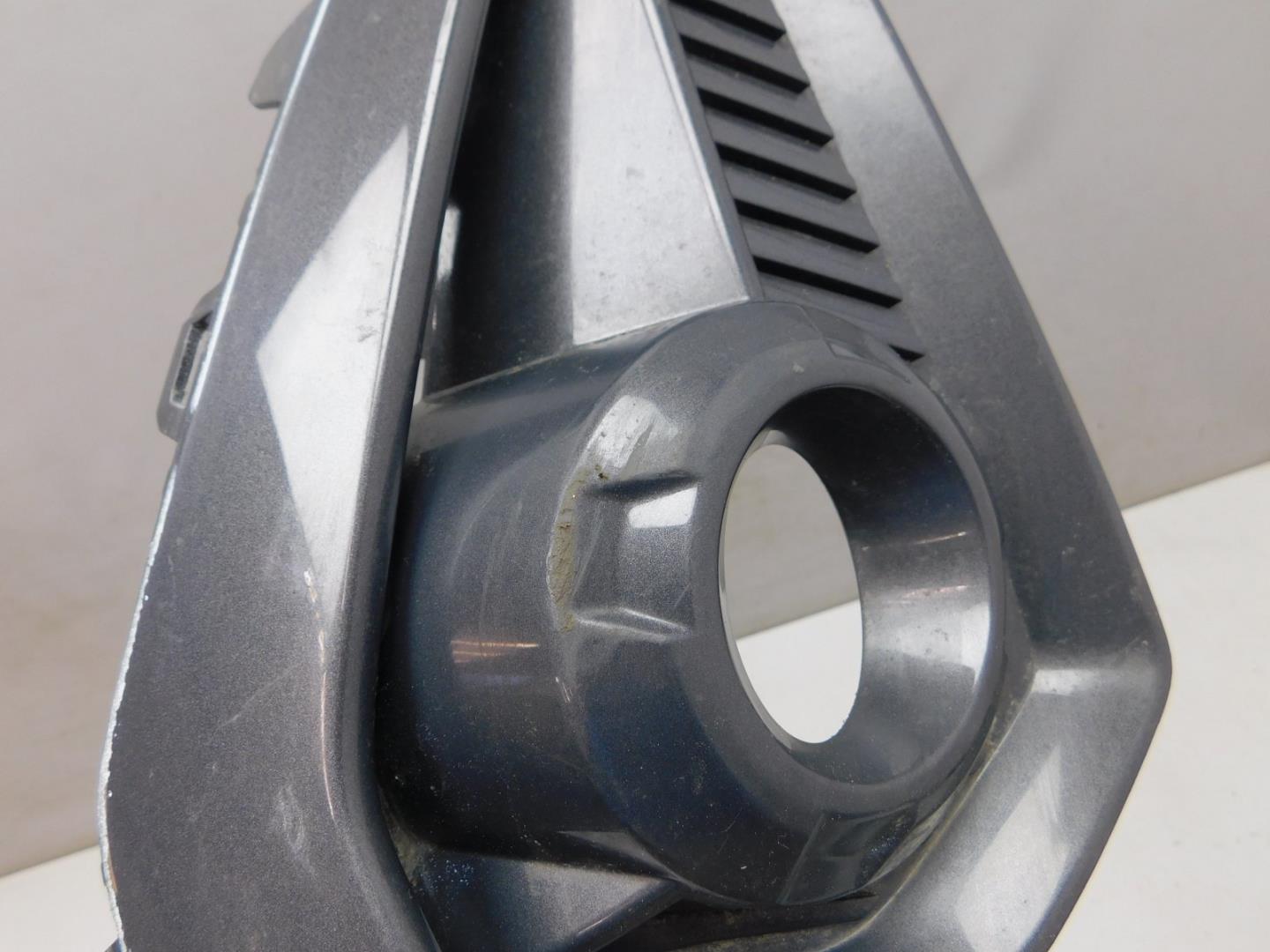 Решетка в бампер правая