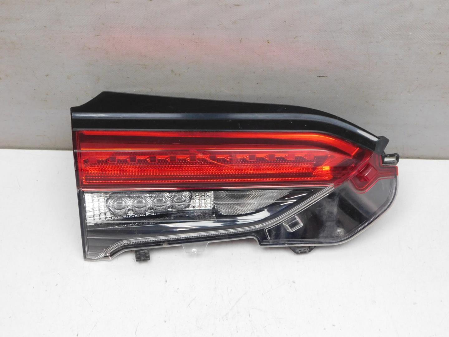 Фонарь задний внутренний левый