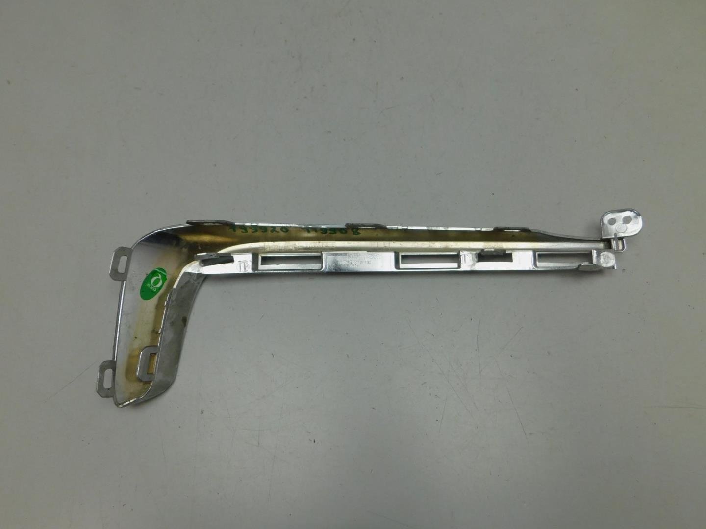 Молдинг переднего бампера