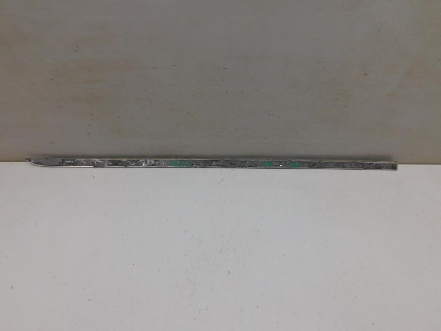 Молдинг задней правой двери