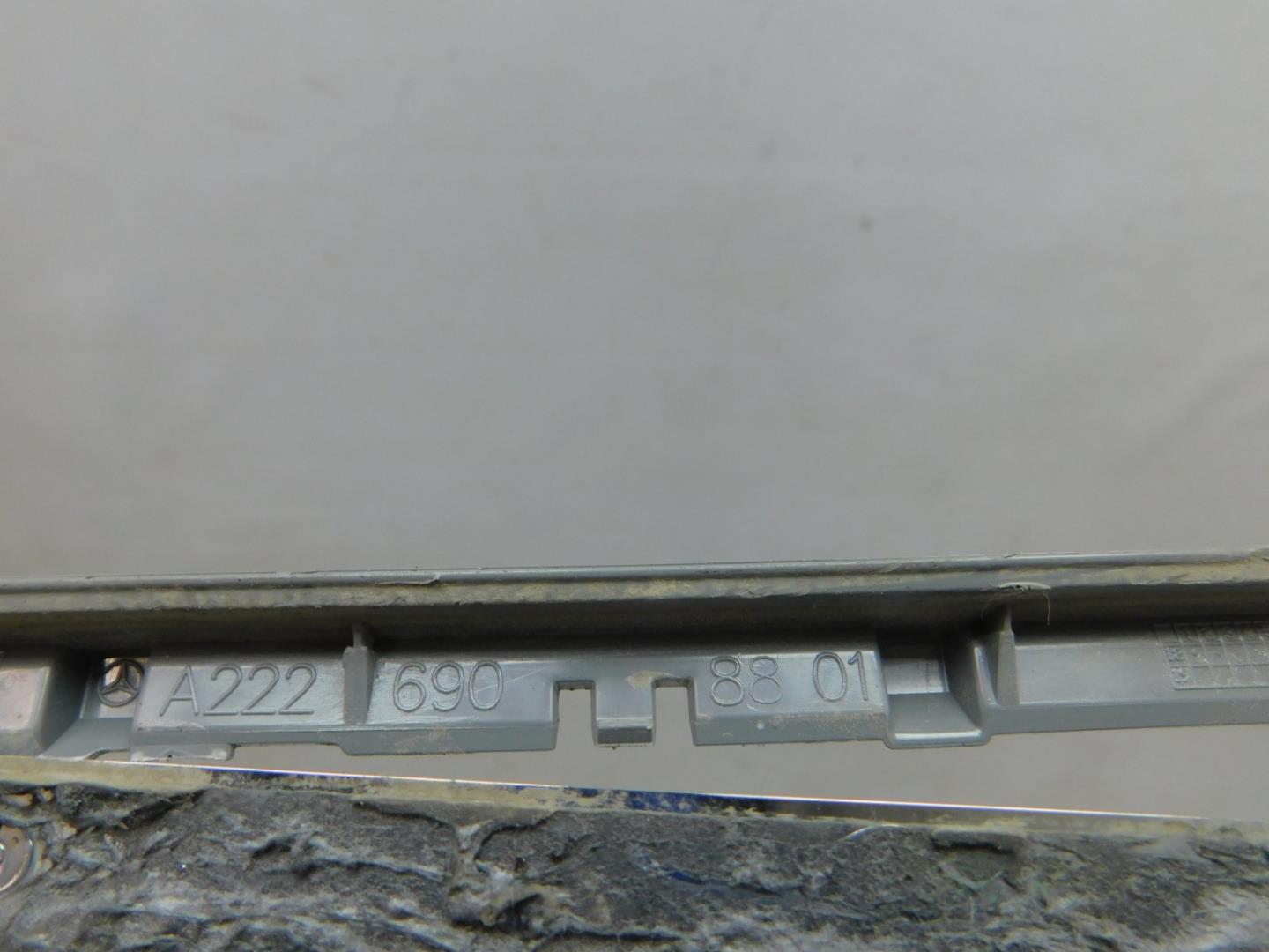 Молдинг задней правой двери